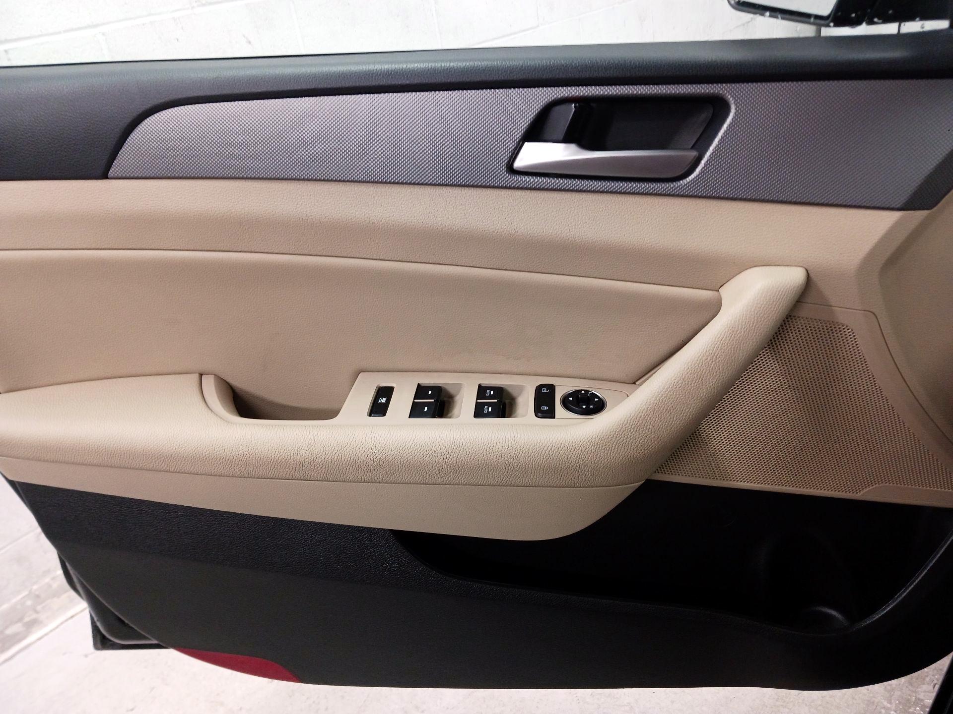 Thumbnail: 2019 Hyundai Sonata - 12