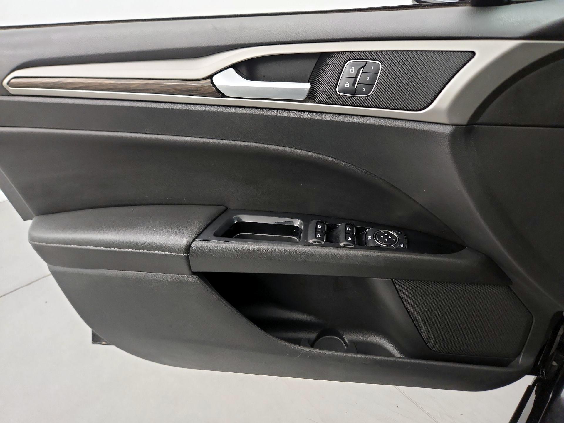 Thumbnail: 2015 Ford Fusion - 12