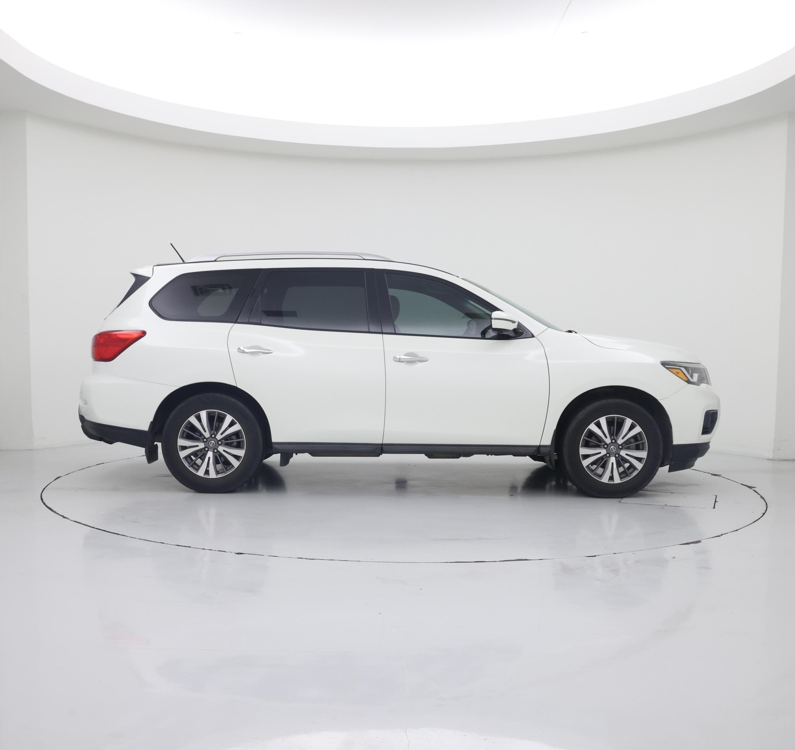 Thumbnail: 2017 Nissan Pathfinder - 7