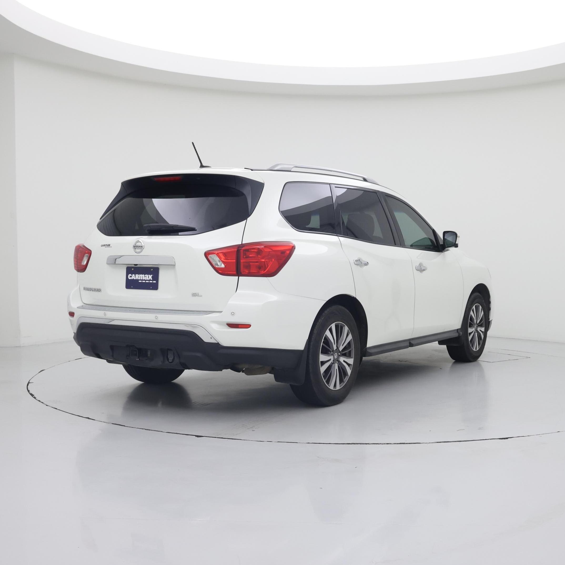 Thumbnail: 2017 Nissan Pathfinder - 8