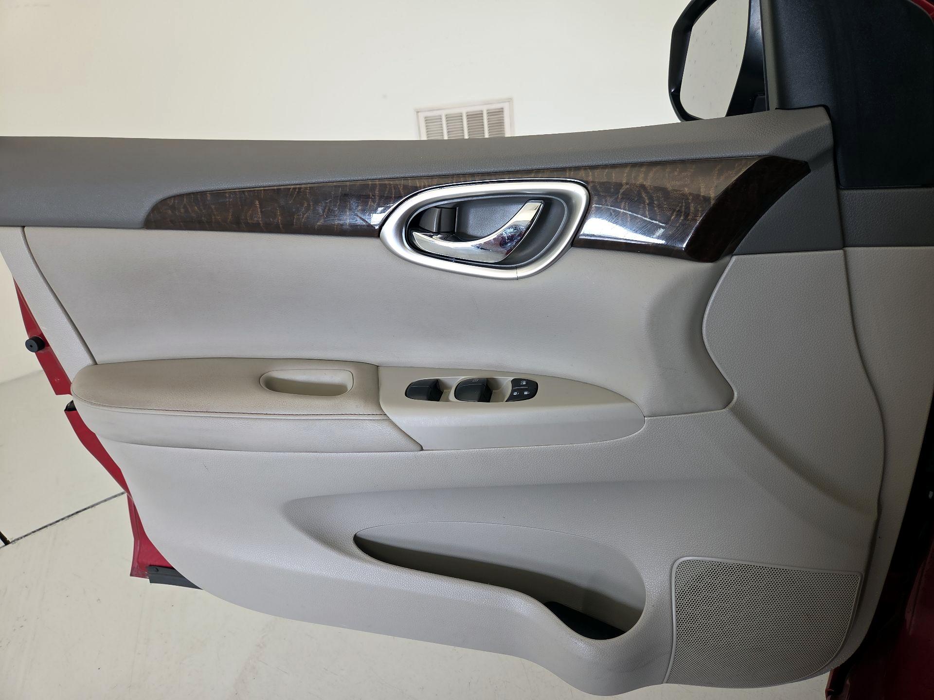 Thumbnail: 2014 Nissan Sentra - 12
