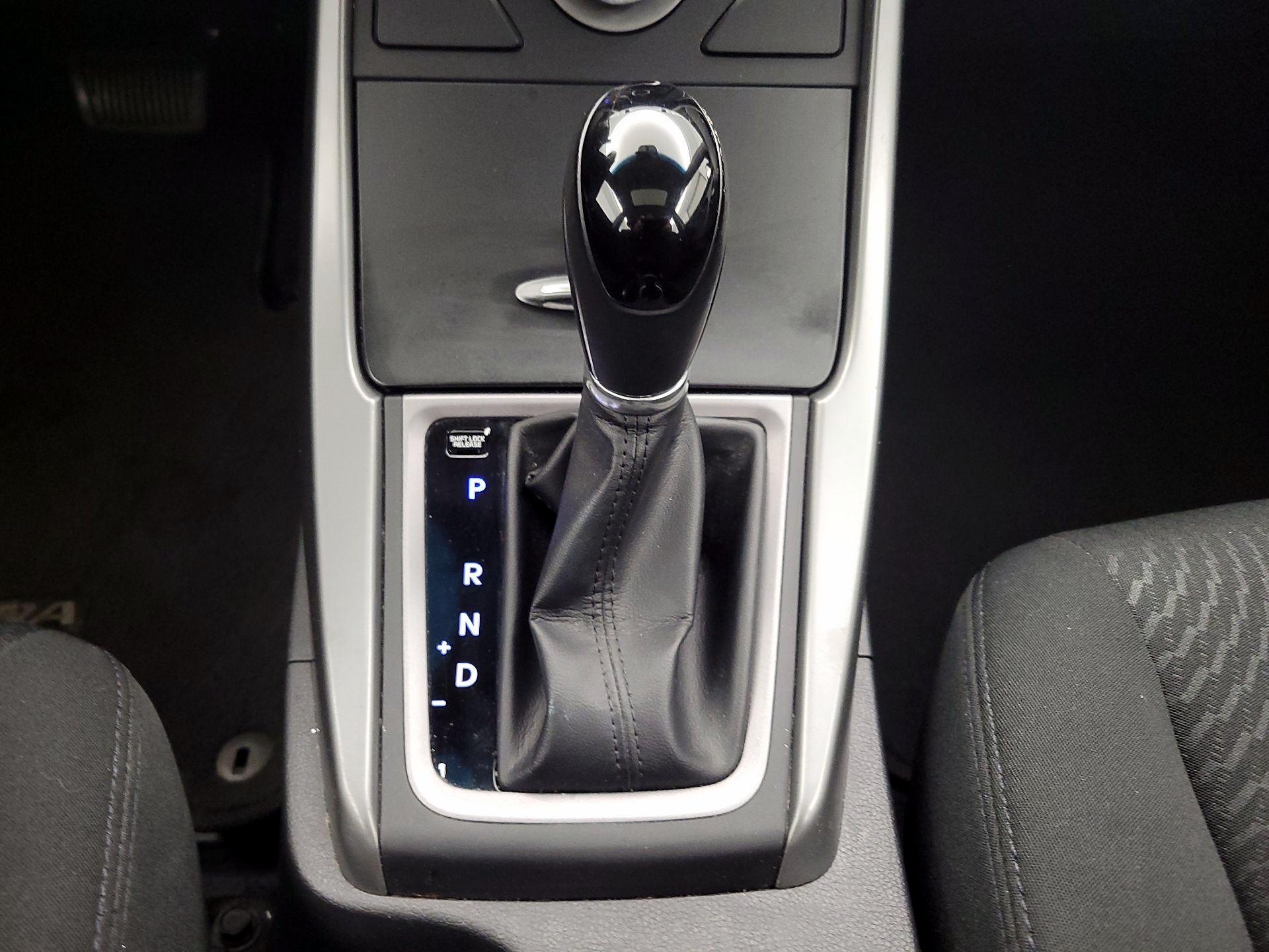 Thumbnail: 2015 Hyundai Elantra - 17