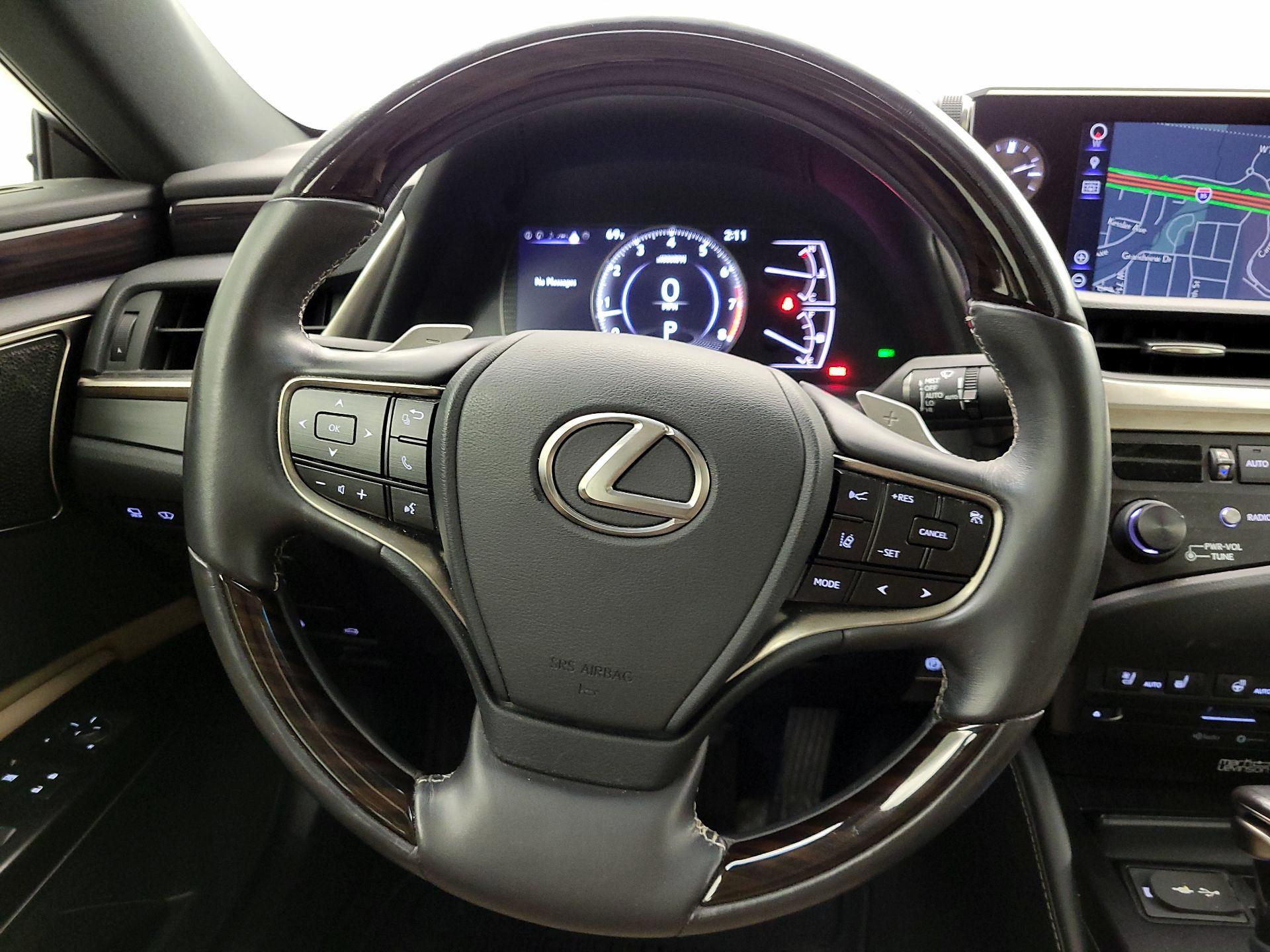 Thumbnail: 2019 Lexus ES - 10