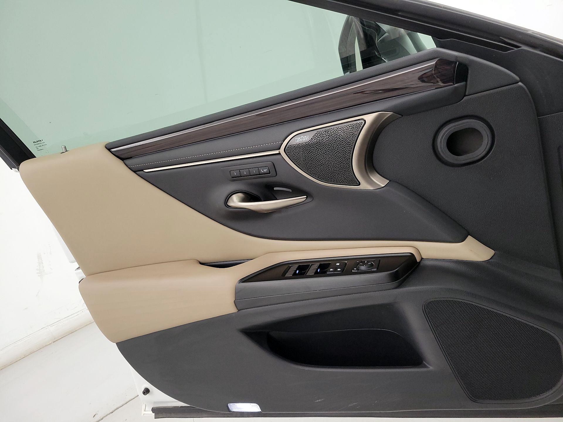 Thumbnail: 2019 Lexus ES - 12