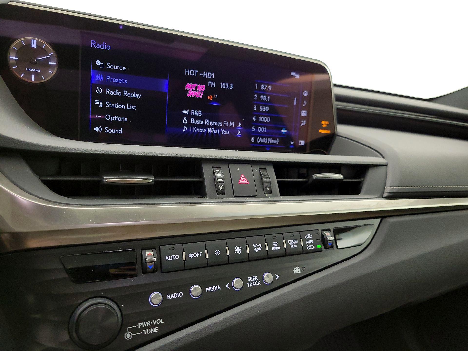 Thumbnail: 2019 Lexus ES - 16