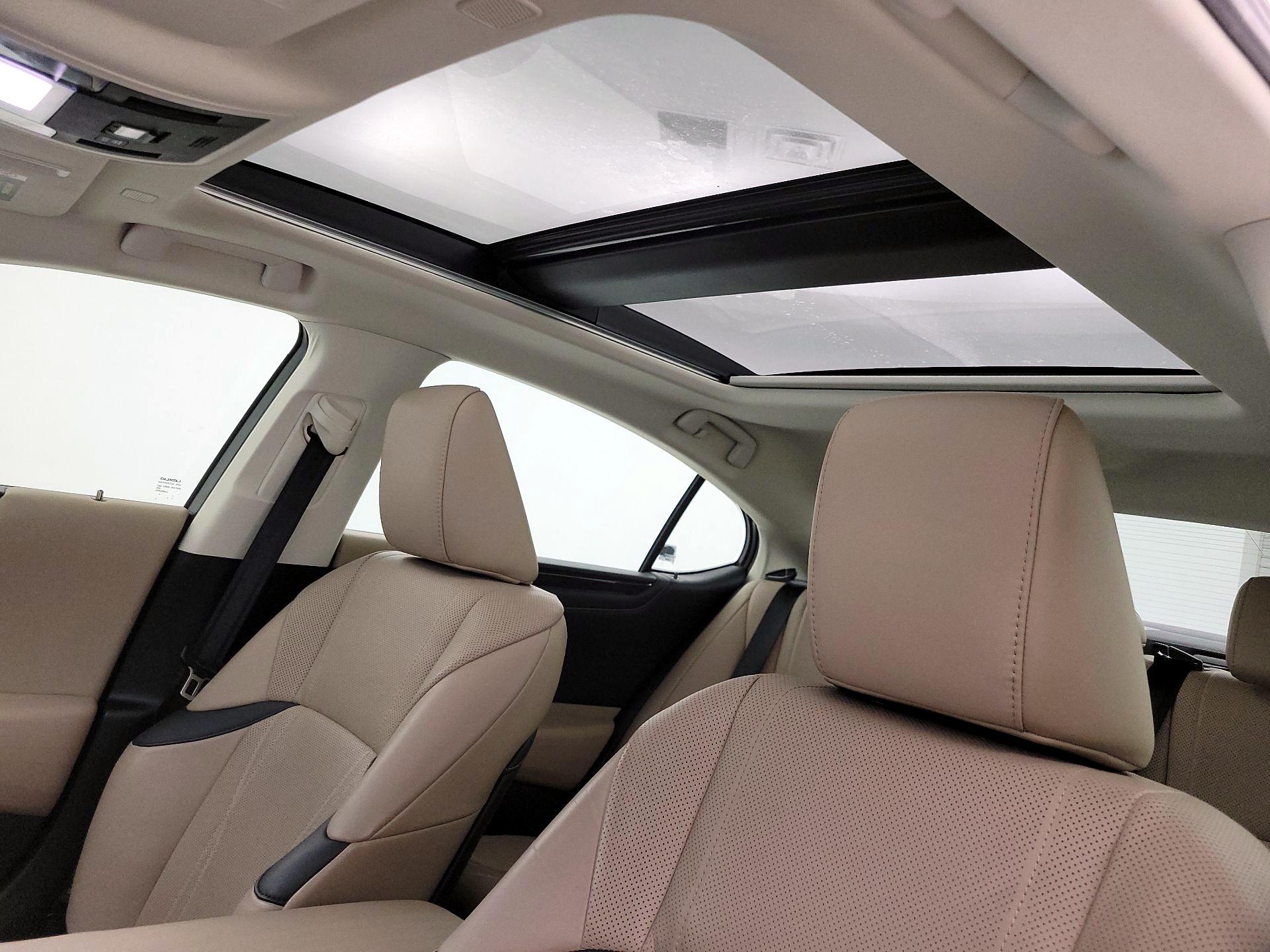 Thumbnail: 2019 Lexus ES - 20