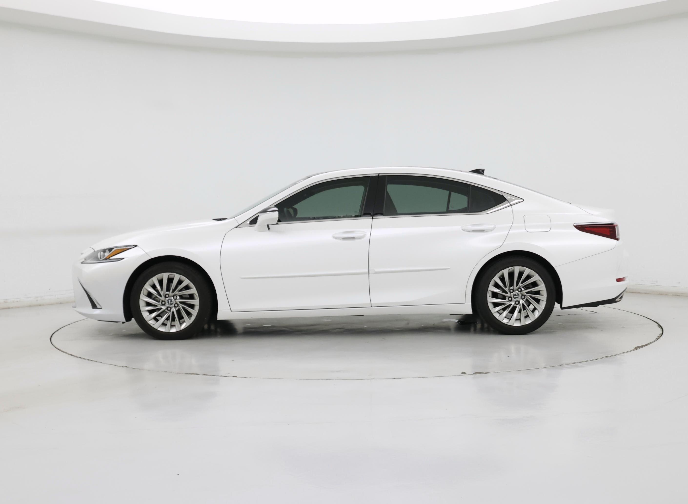 Thumbnail: 2019 Lexus ES - 3