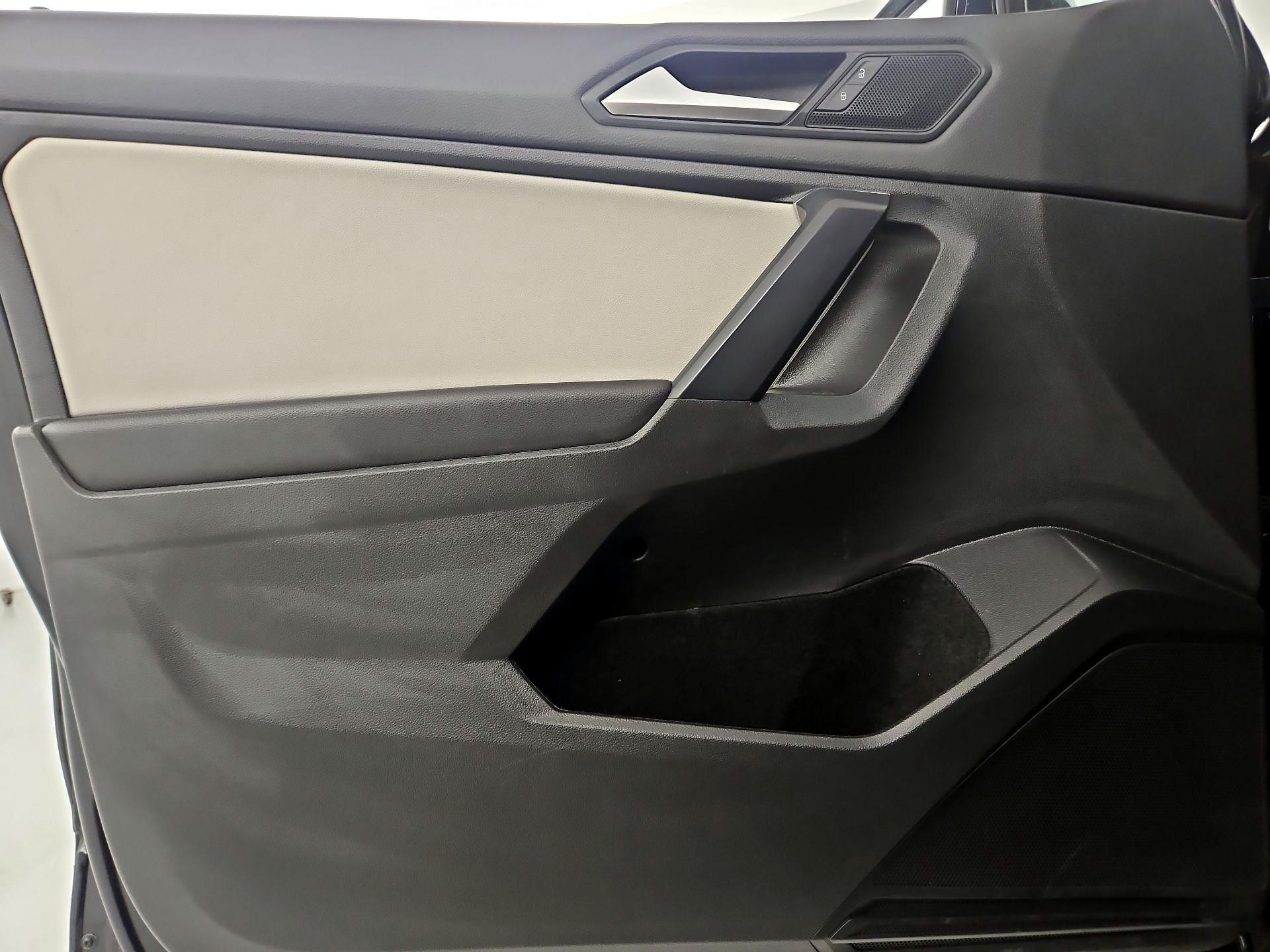 Thumbnail: 2021 Volkswagen Tiguan - 10