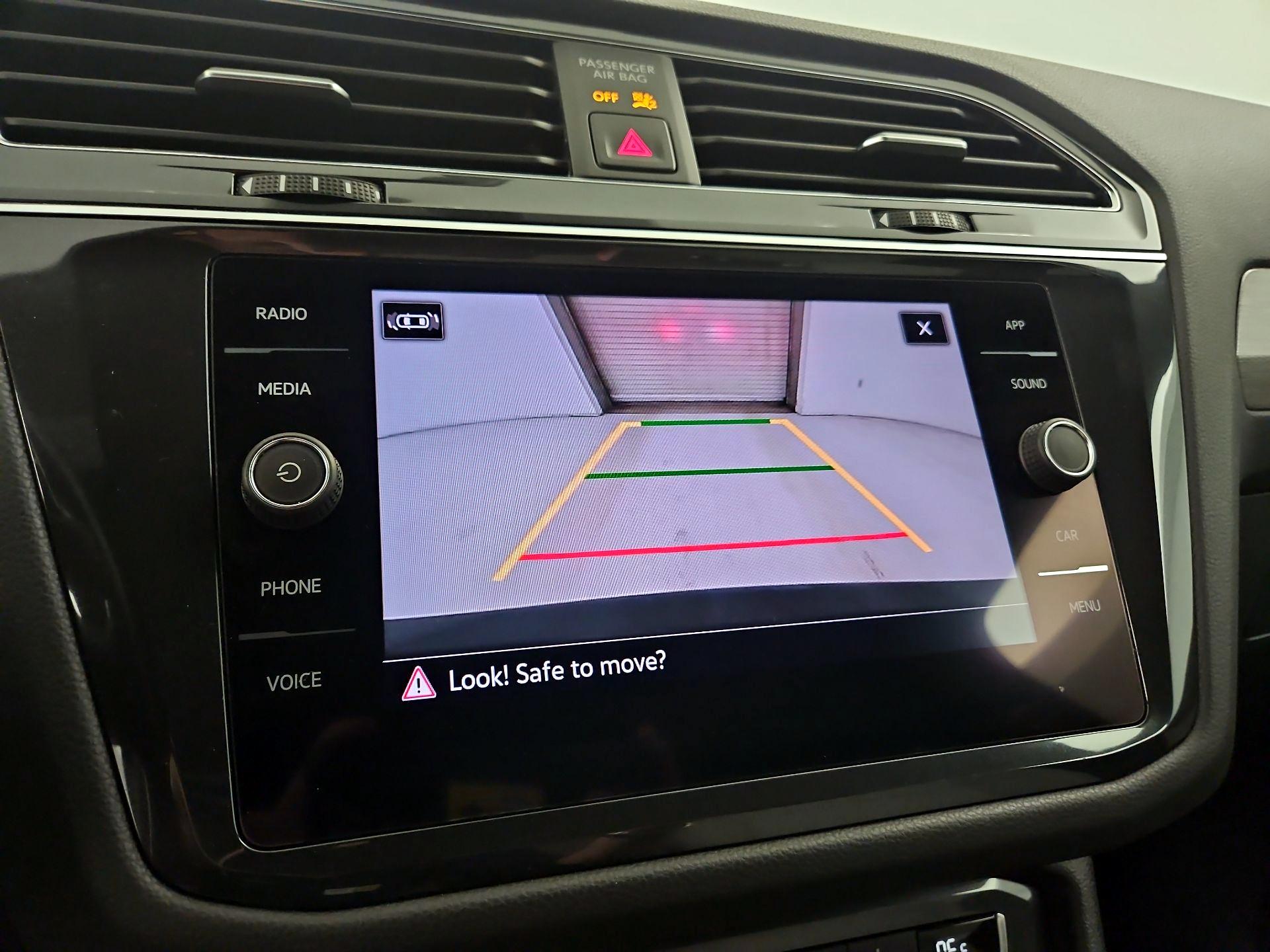Thumbnail: 2021 Volkswagen Tiguan - 12