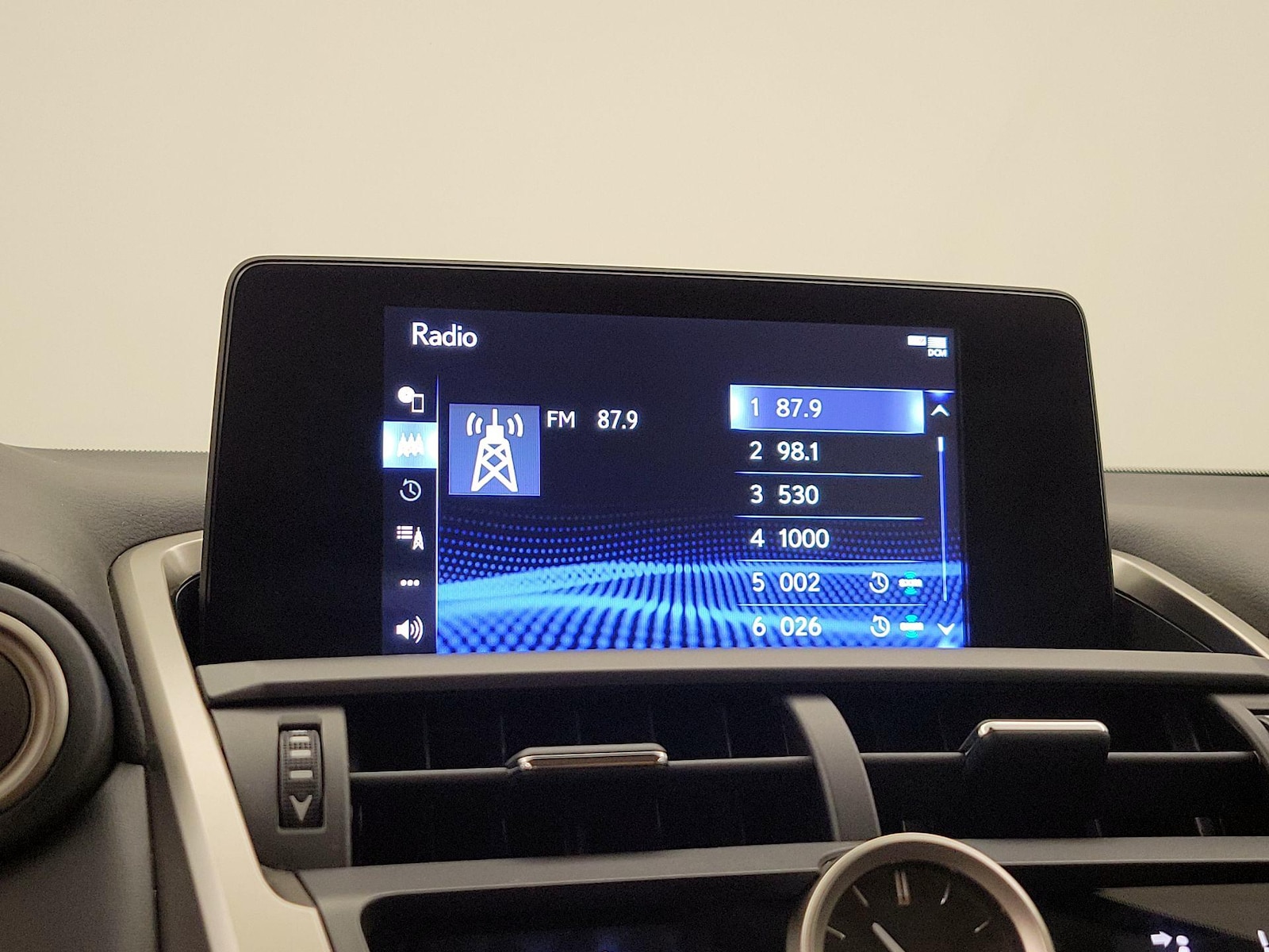 2021 Lexus NX 300 - Photo 16