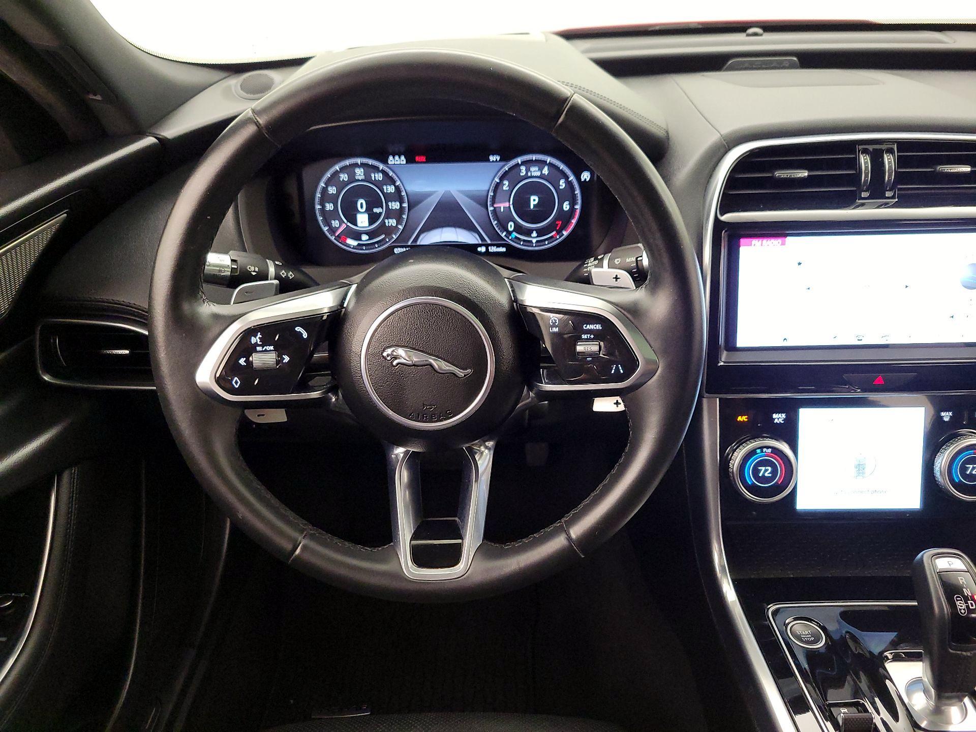 Thumbnail: 2020 Jaguar XE - 10