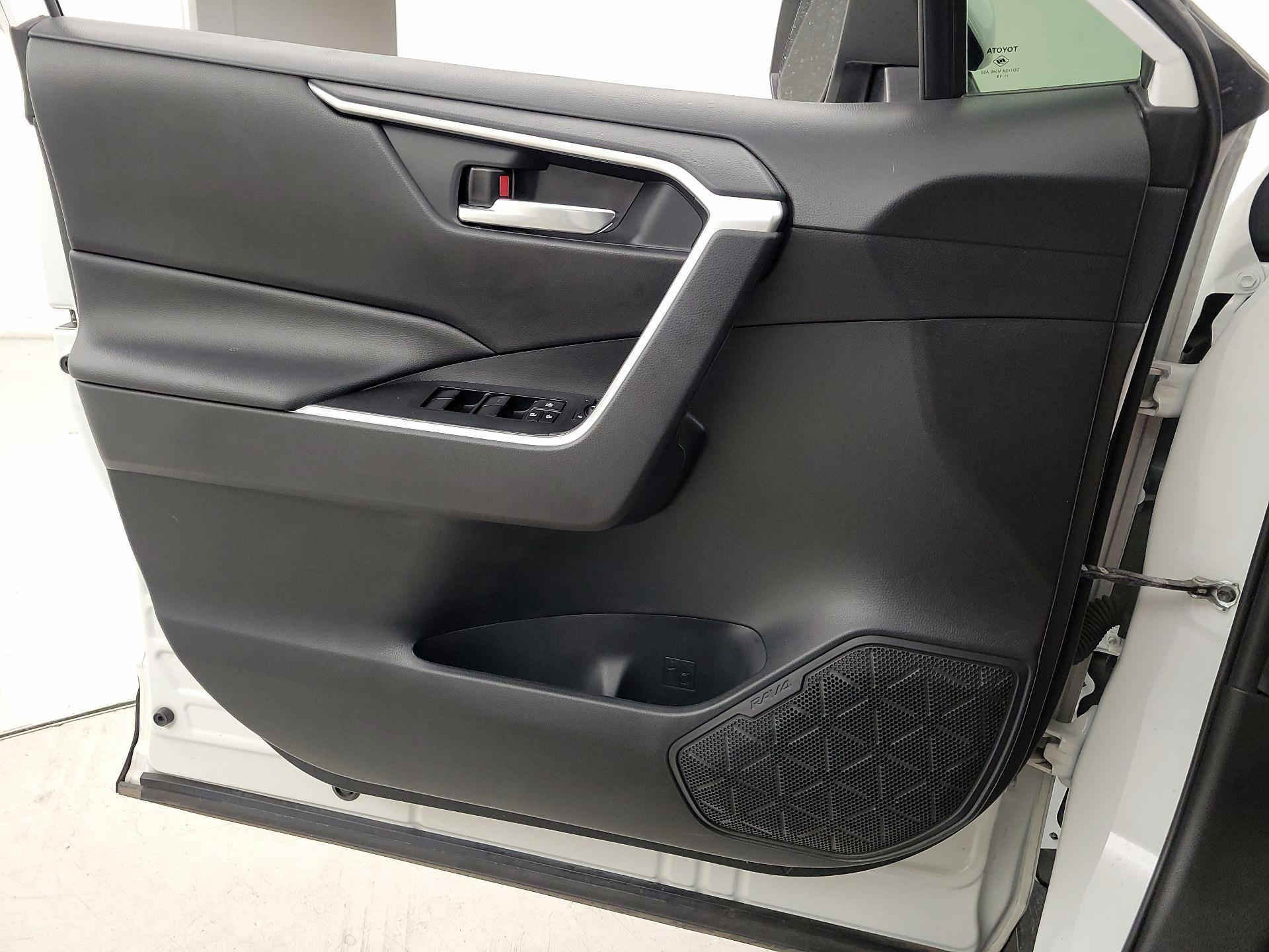Thumbnail: 2019 Toyota RAV4 - 12