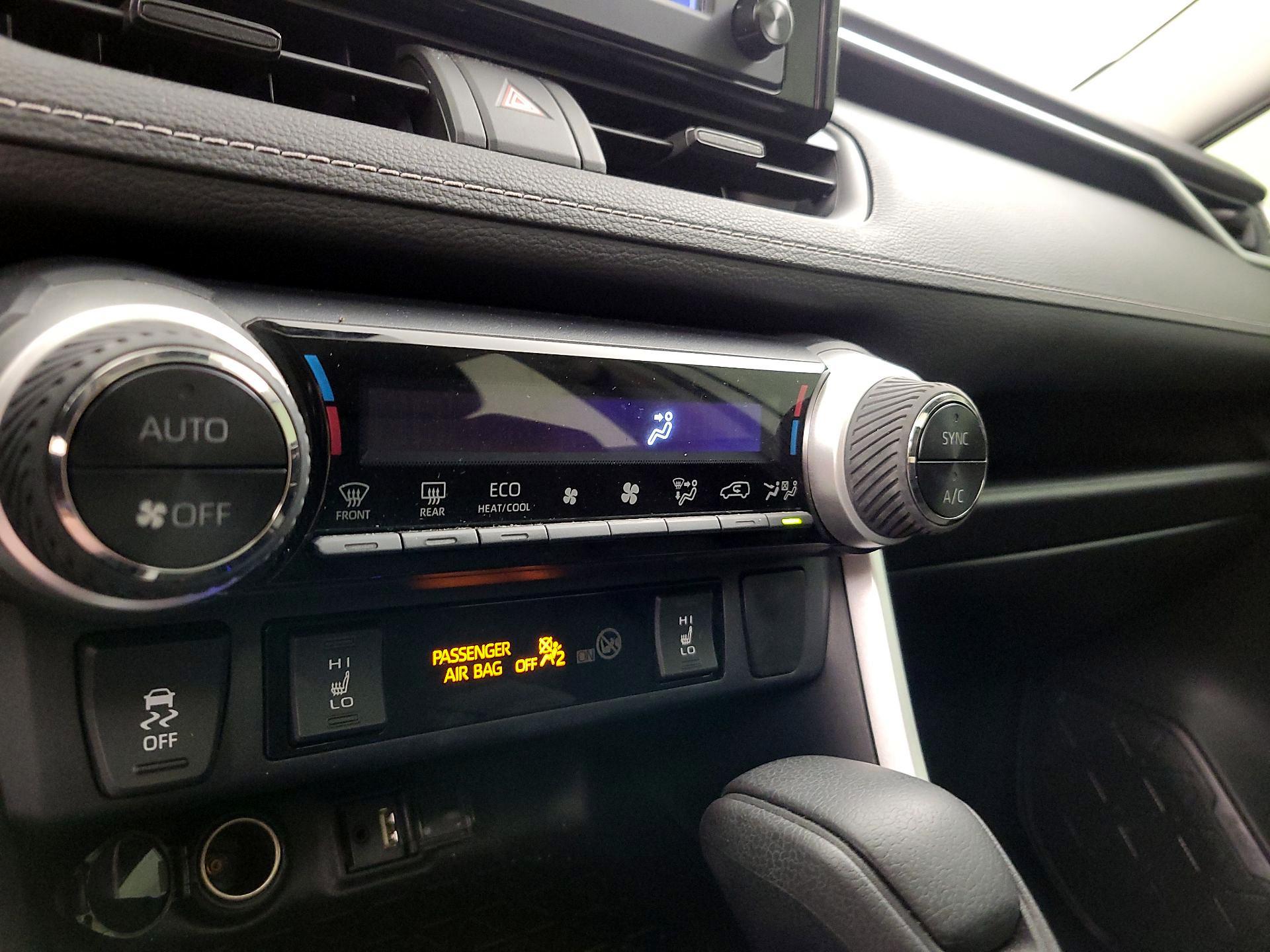 Thumbnail: 2019 Toyota RAV4 - 17