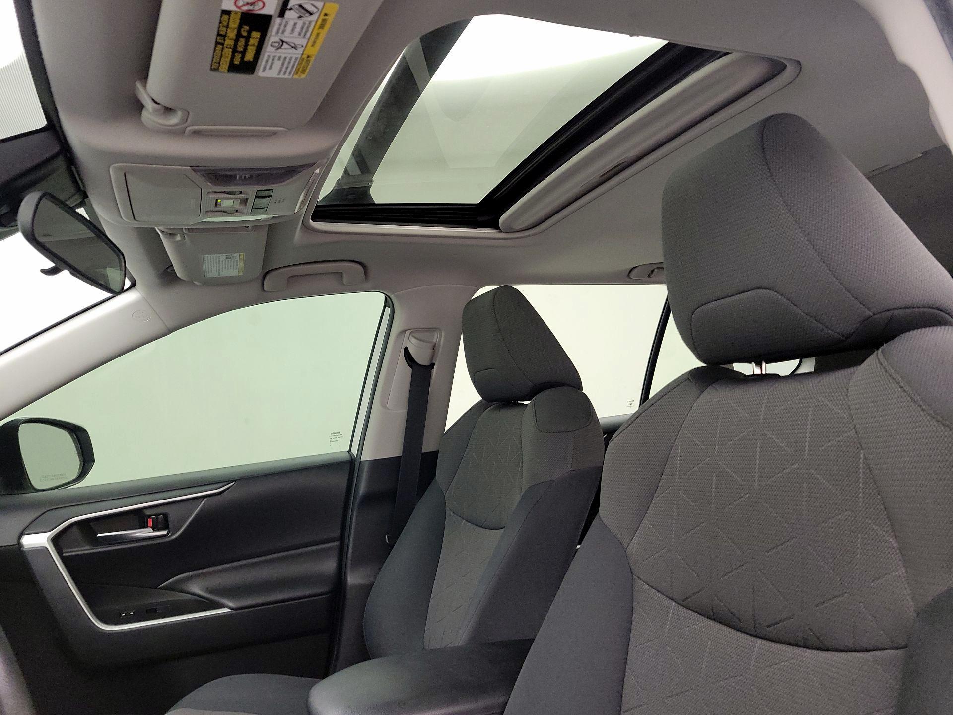Thumbnail: 2019 Toyota RAV4 - 20