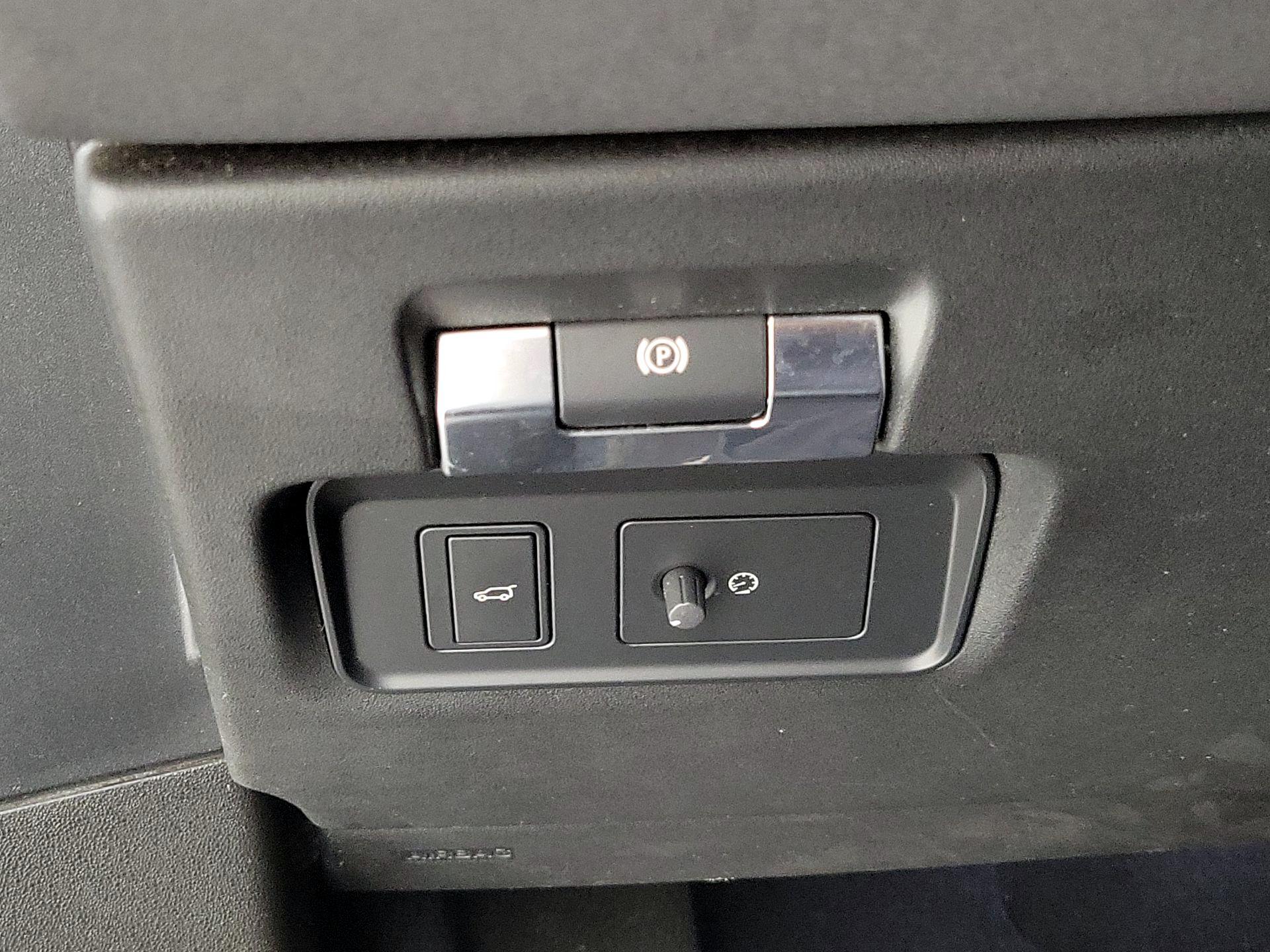 Thumbnail: 2020 Land Rover Range Rover Evoque - 13