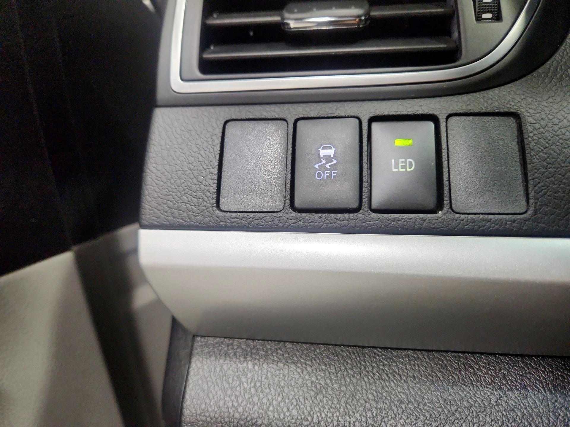 Thumbnail: 2016 Toyota Camry - 13