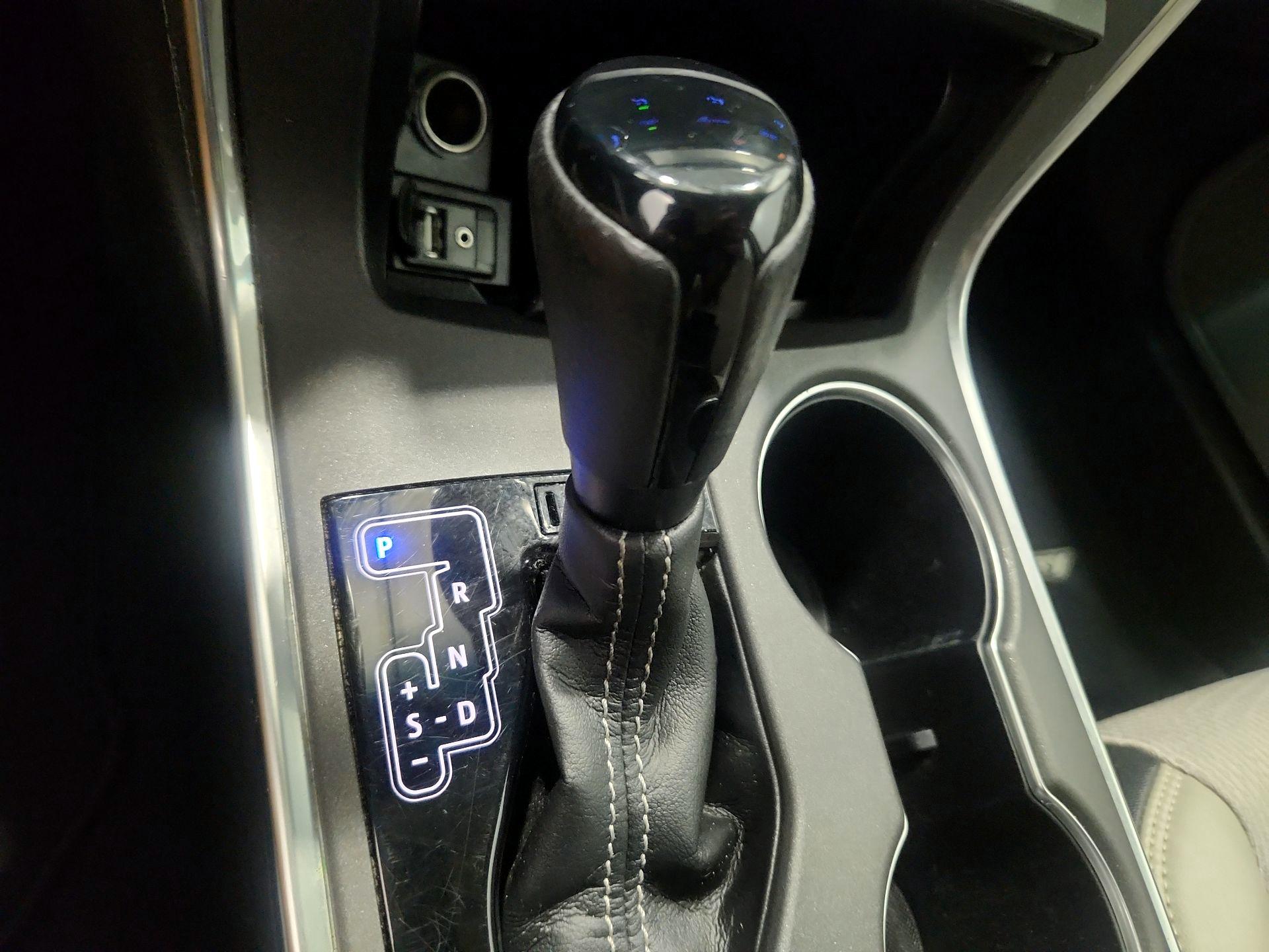 Thumbnail: 2016 Toyota Camry - 17