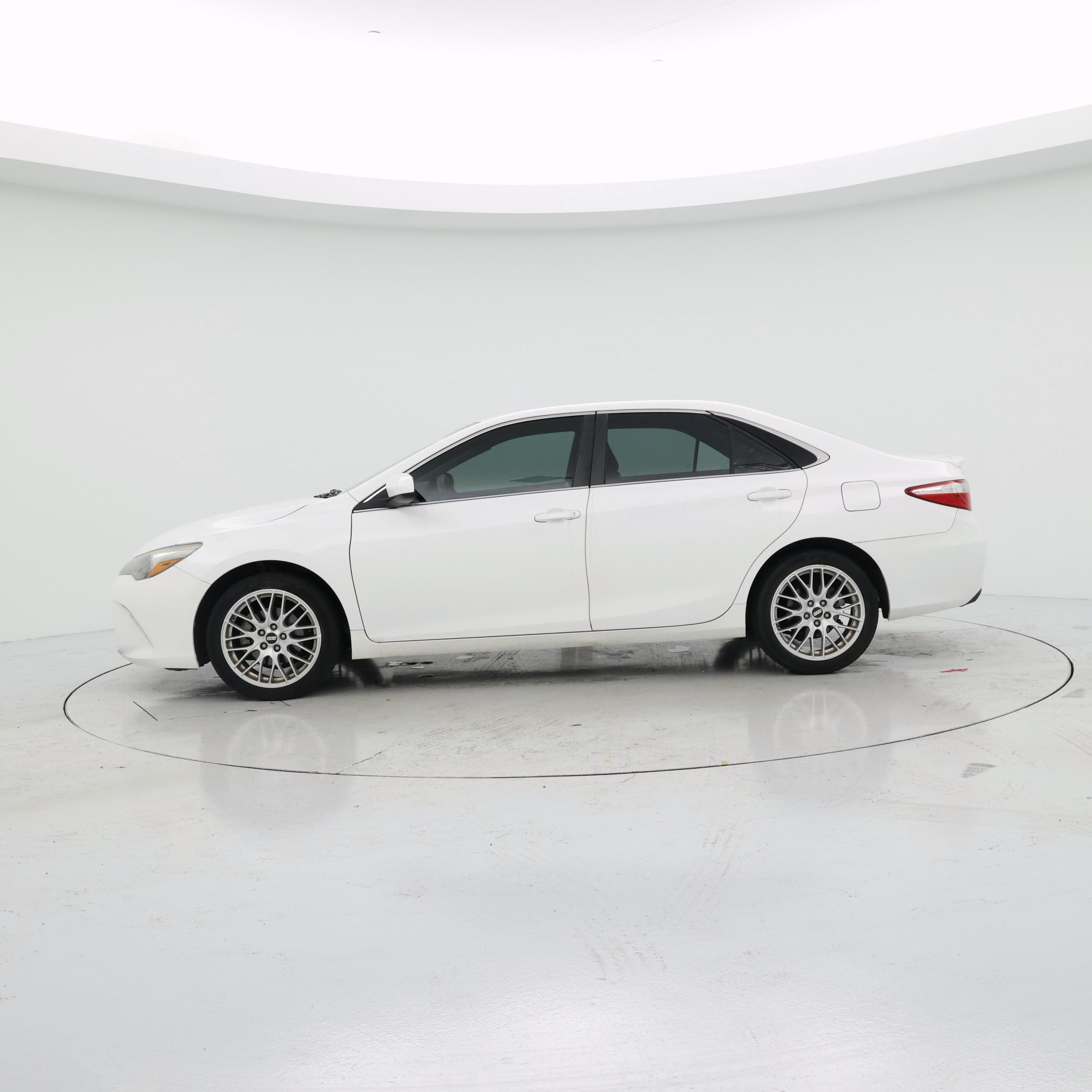 Thumbnail: 2016 Toyota Camry - 3