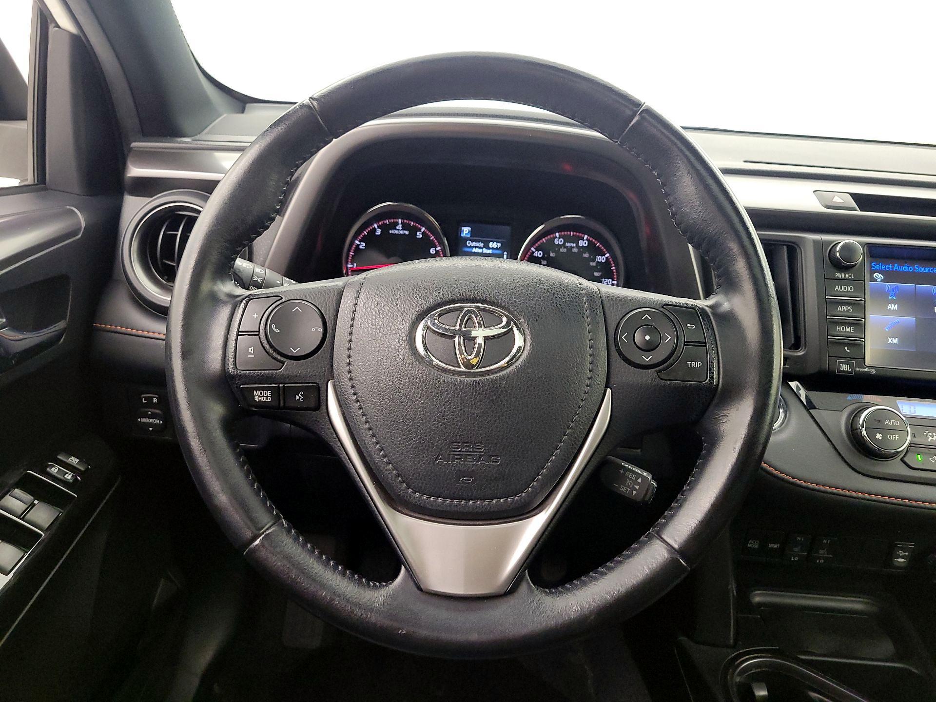 Thumbnail: 2016 Toyota RAV4 - 10