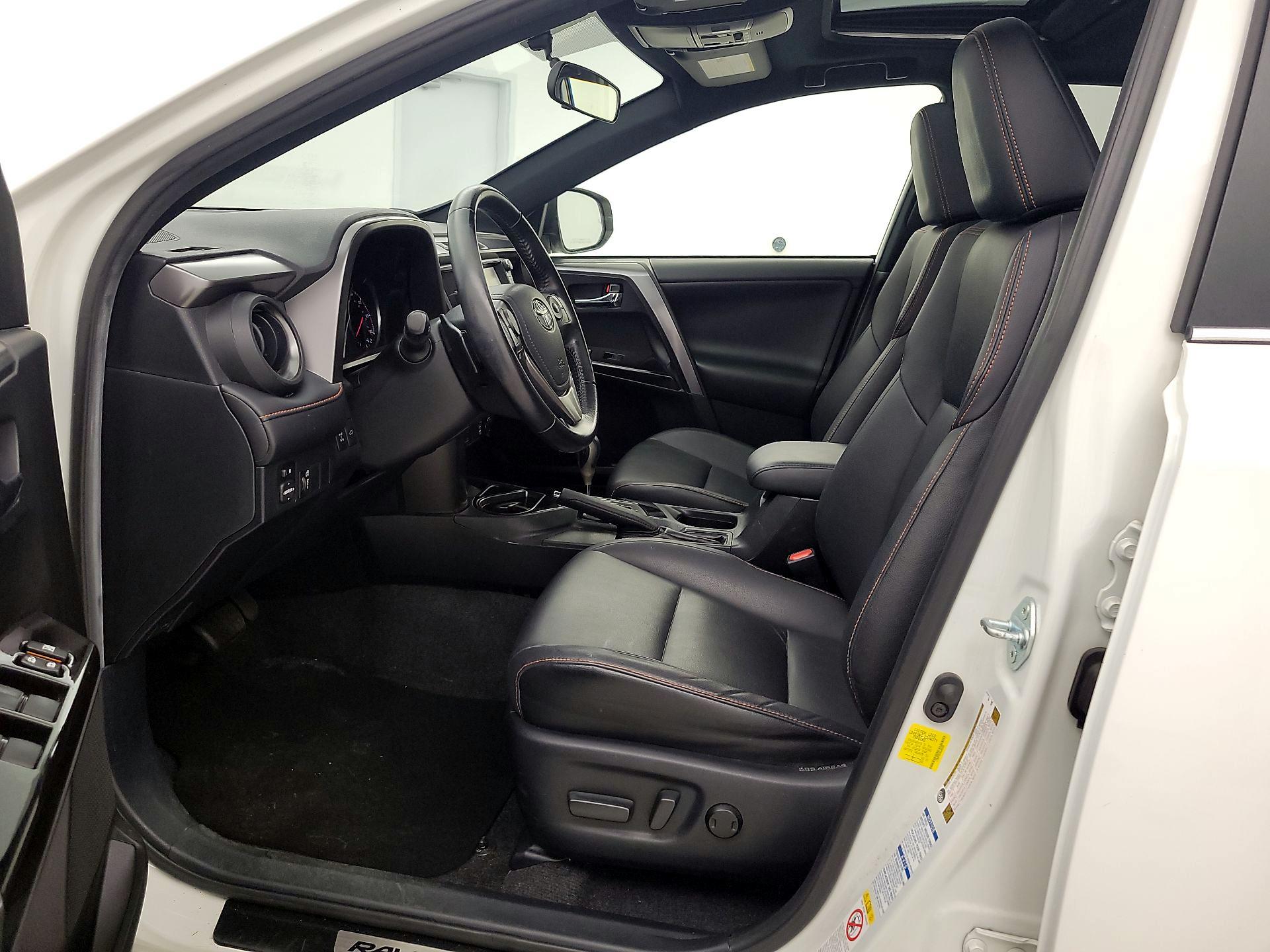 Thumbnail: 2016 Toyota RAV4 - 11