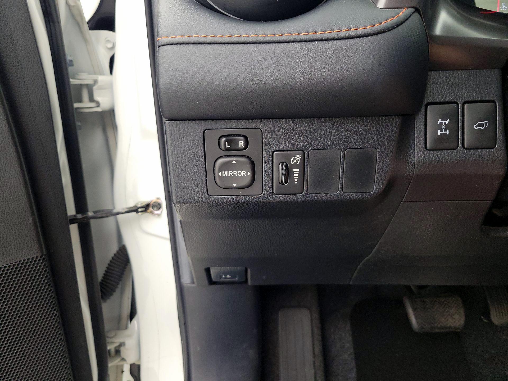 Thumbnail: 2016 Toyota RAV4 - 13