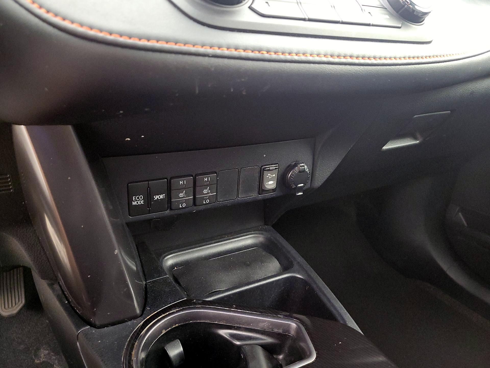 Thumbnail: 2016 Toyota RAV4 - 18