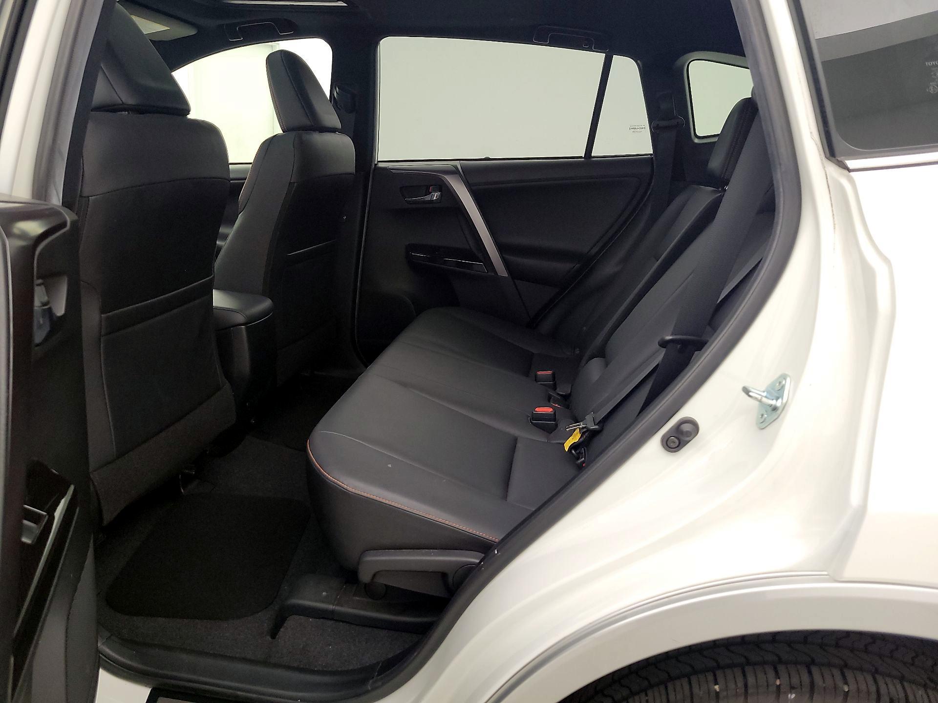 Thumbnail: 2016 Toyota RAV4 - 20