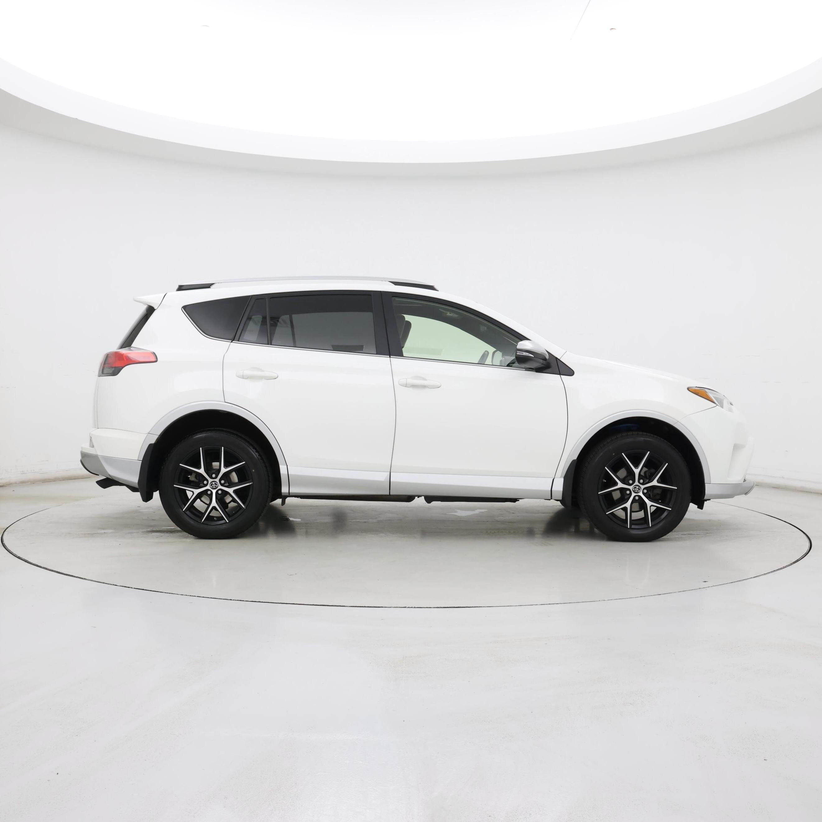 Thumbnail: 2016 Toyota RAV4 - 7