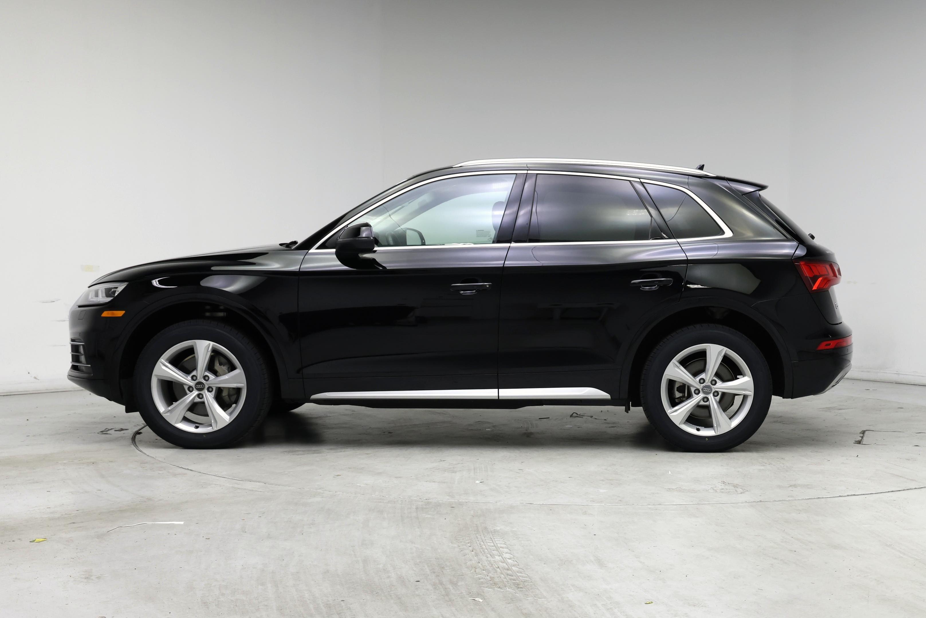 Thumbnail: 2020 Audi Q5 - 3