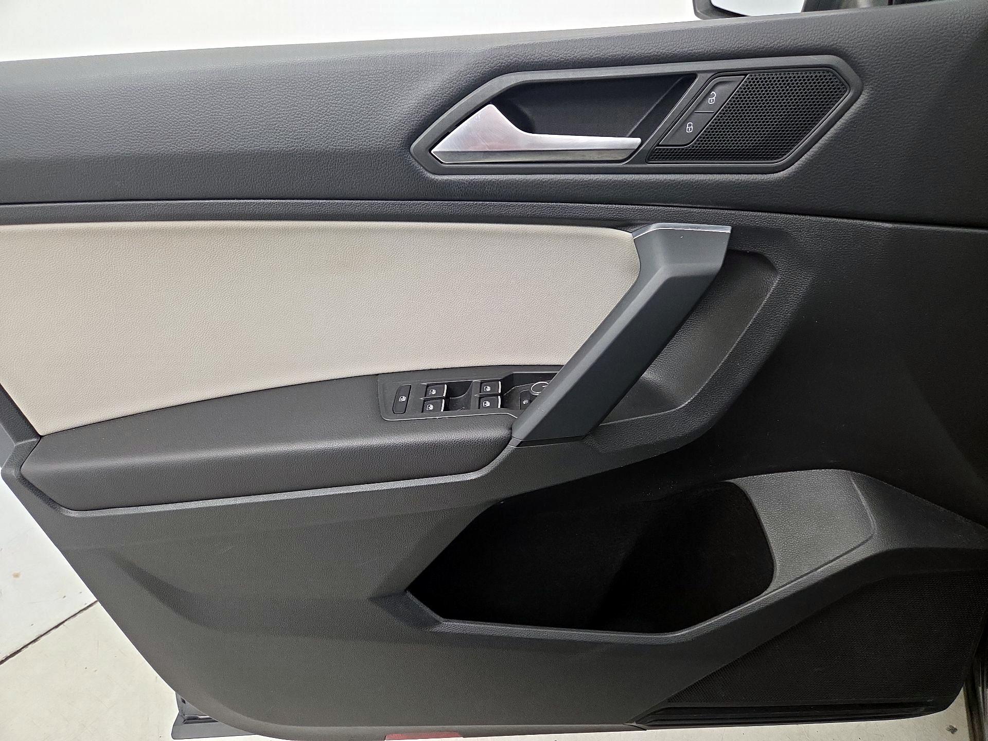Thumbnail: 2019 Volkswagen Tiguan - 12