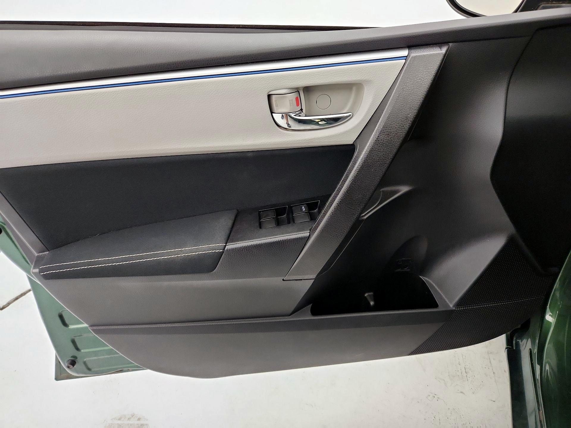 Thumbnail: 2015 Toyota Corolla - 12