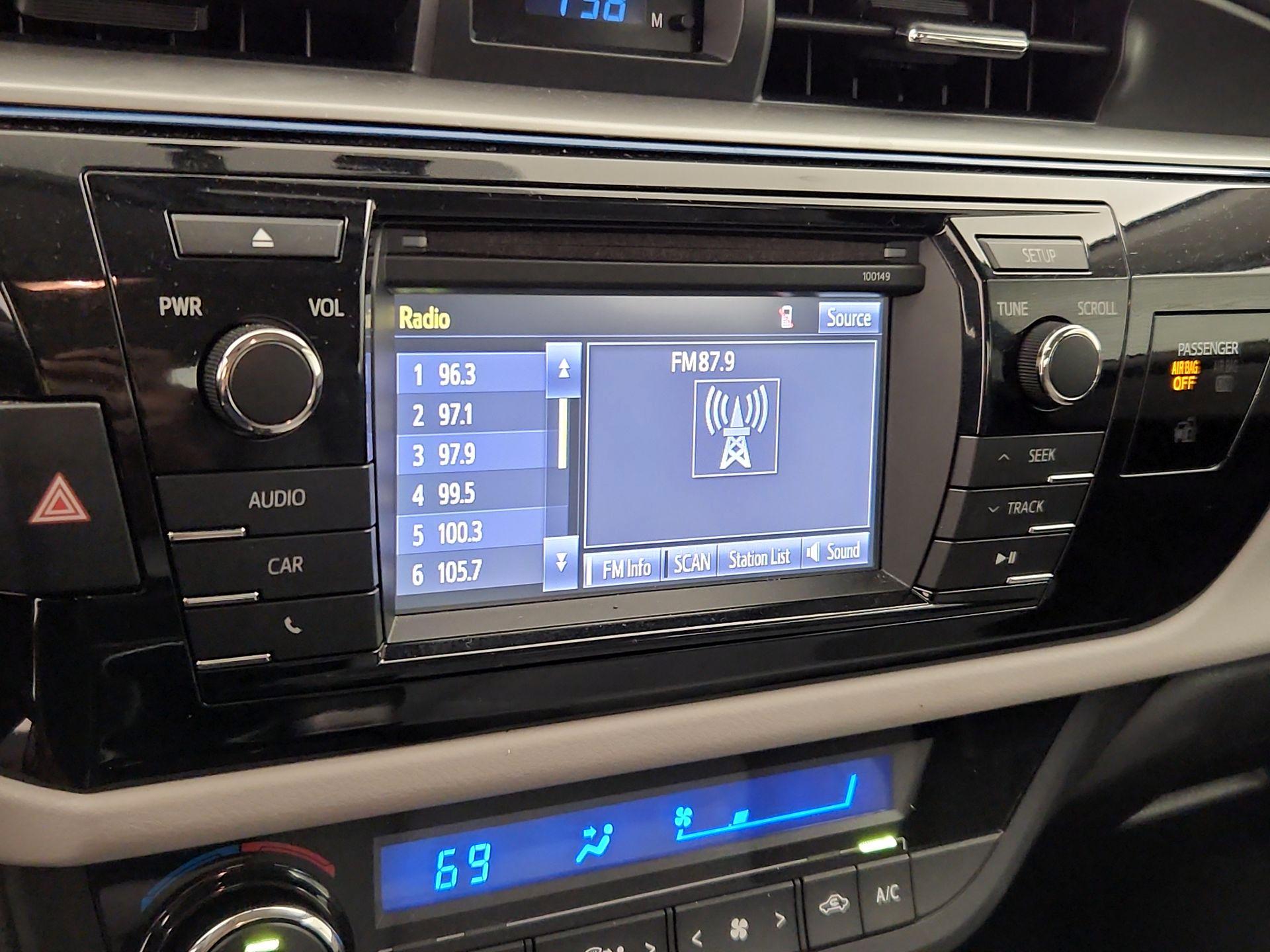 Thumbnail: 2015 Toyota Corolla - 15