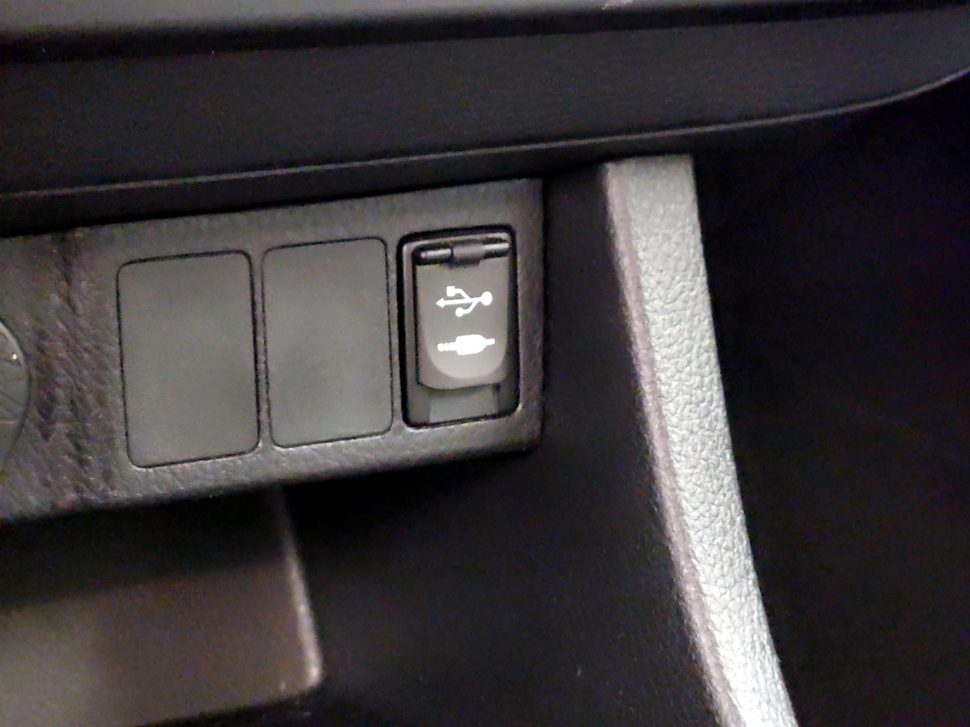 Thumbnail: 2015 Toyota Corolla - 18