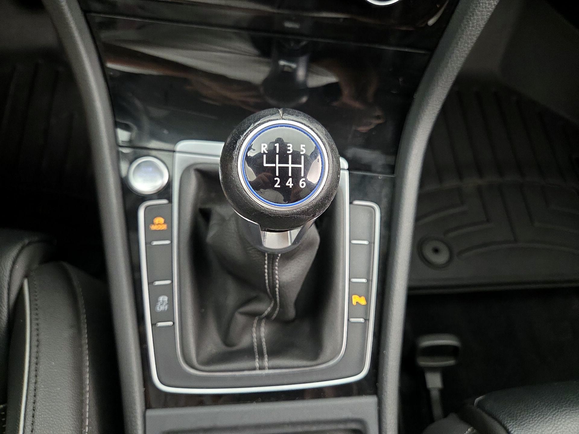 Thumbnail: 2018 Volkswagen Golf - 17