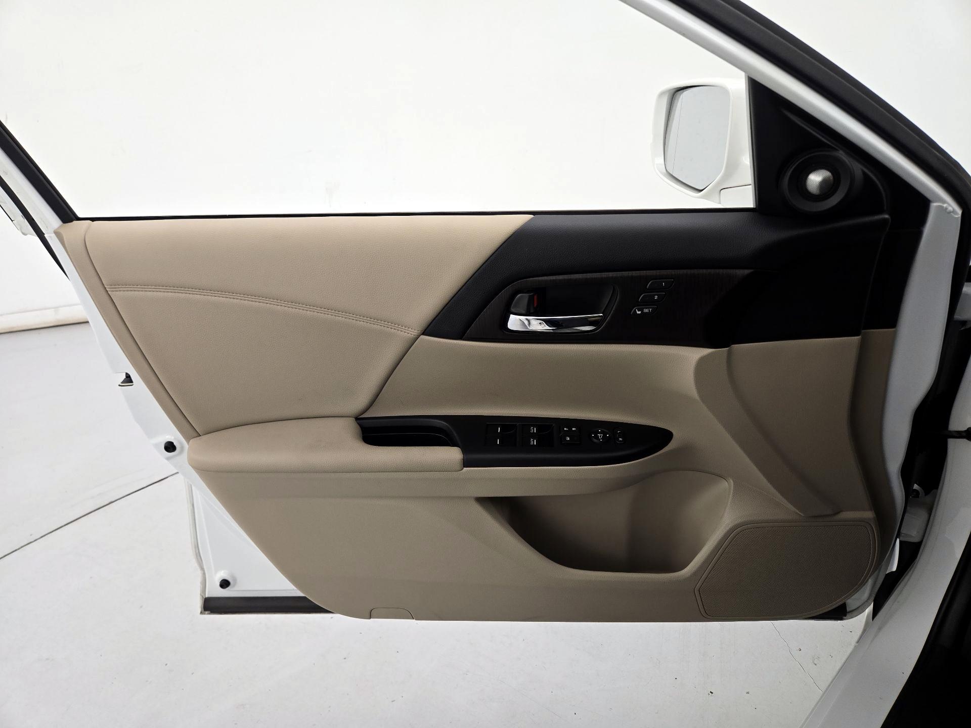 Thumbnail: 2015 Honda Accord - 12