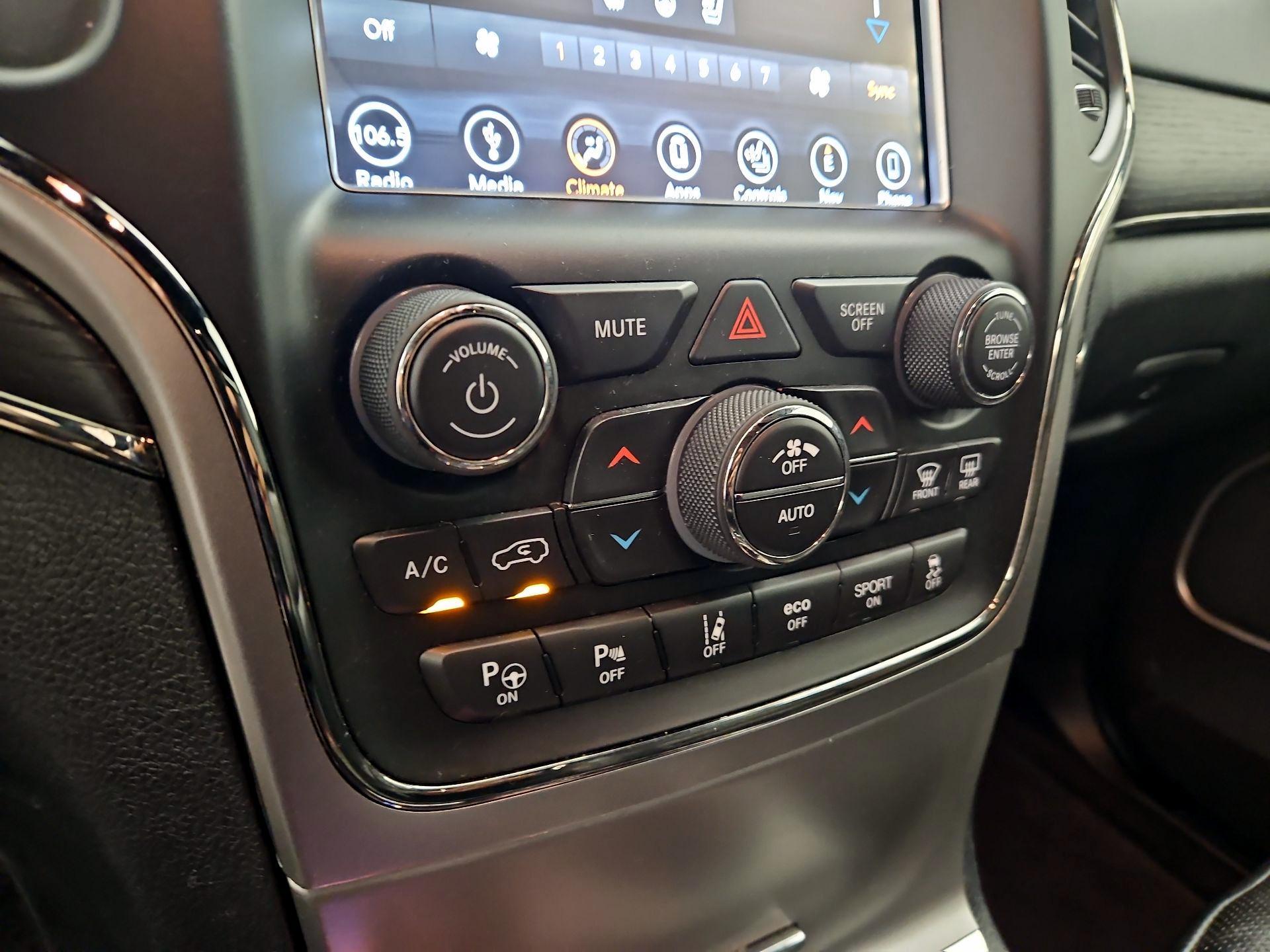 Thumbnail: 2018 Jeep Grand Cherokee - 17