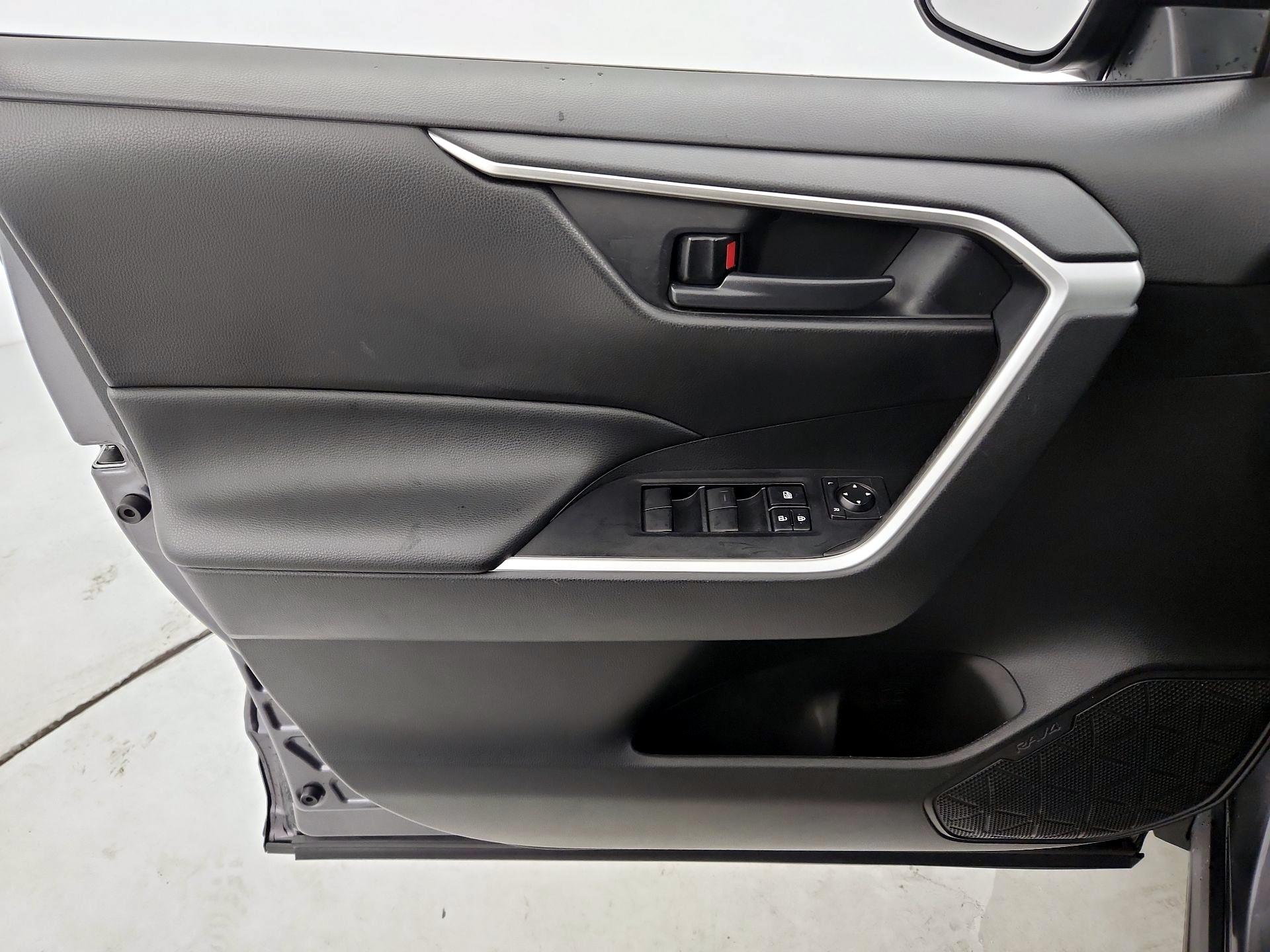 Thumbnail: 2021 Toyota RAV4 - 12