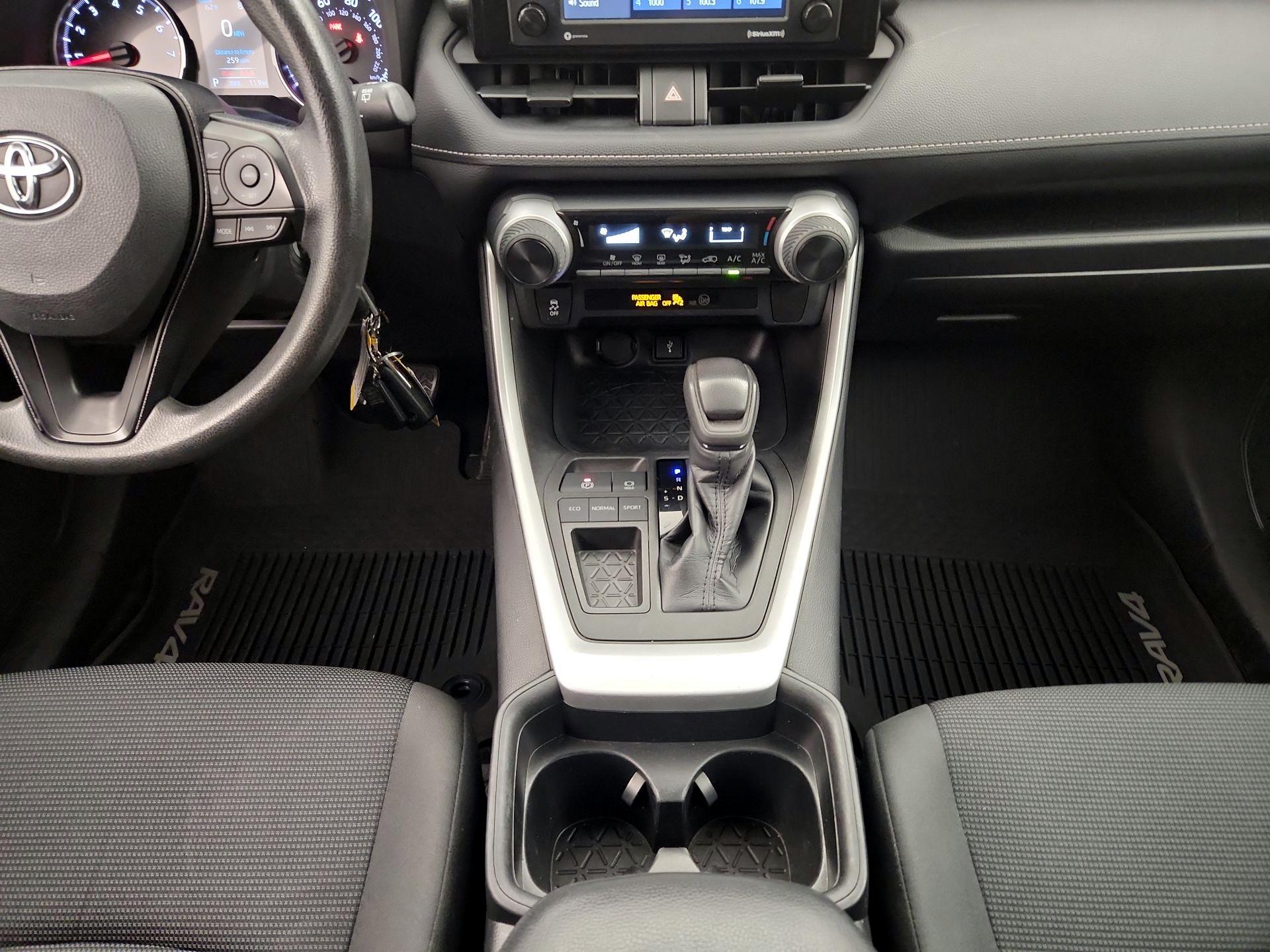 Thumbnail: 2021 Toyota RAV4 - 17