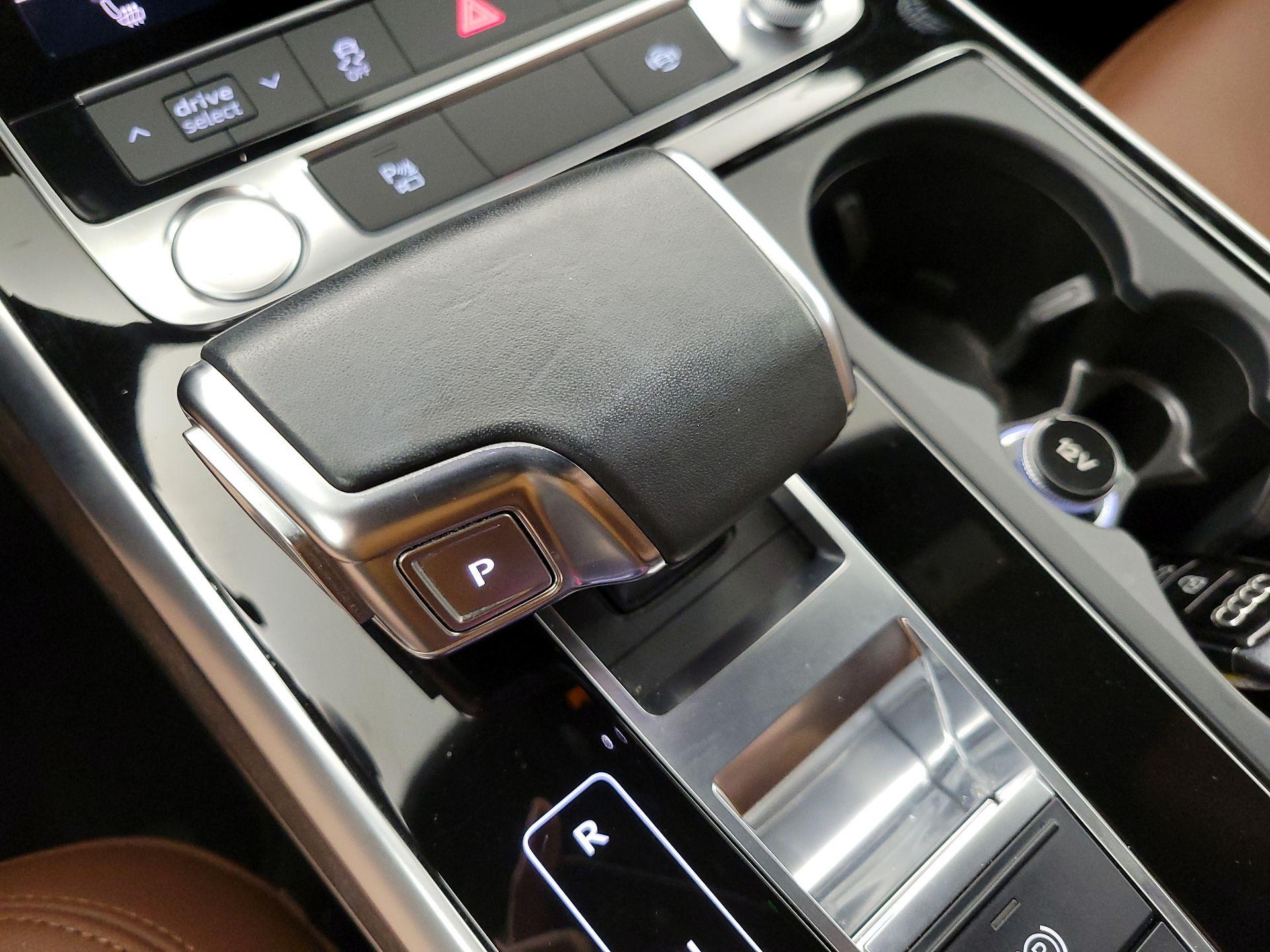 Thumbnail: 2020 Audi Q8 - 18
