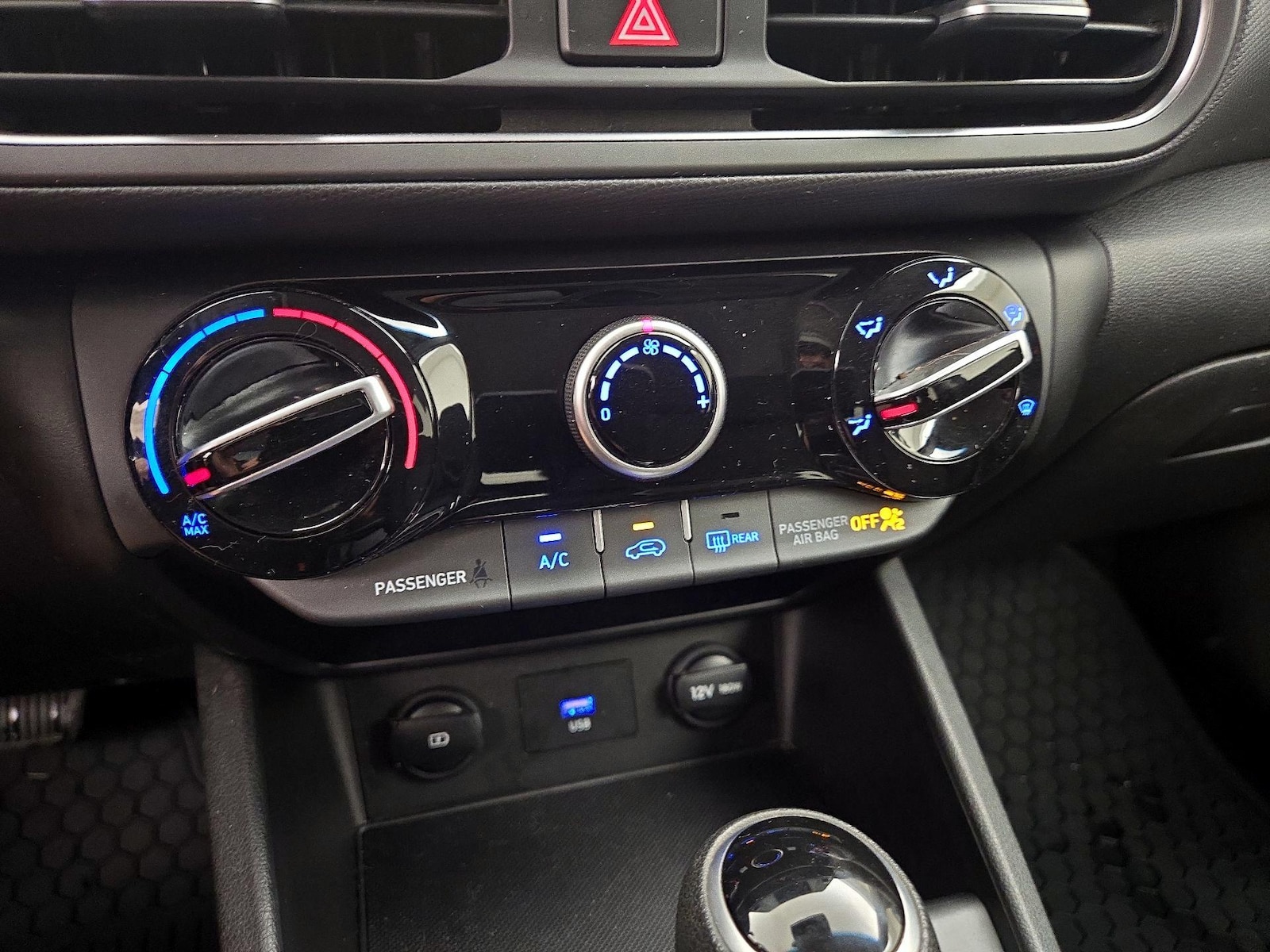2022 Hyundai Kona SEL - Photo 17