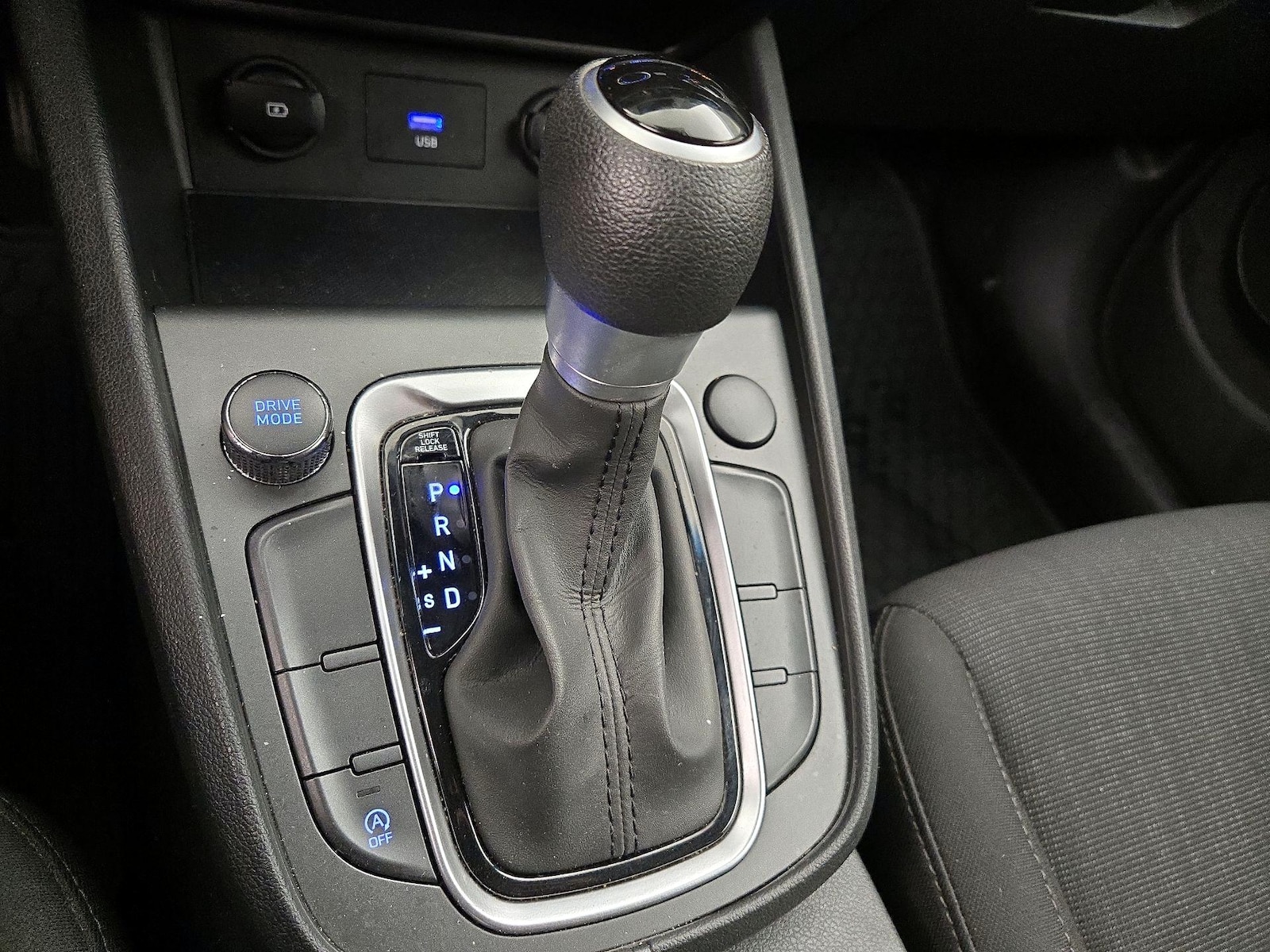 2022 Hyundai Kona SEL - Photo 18