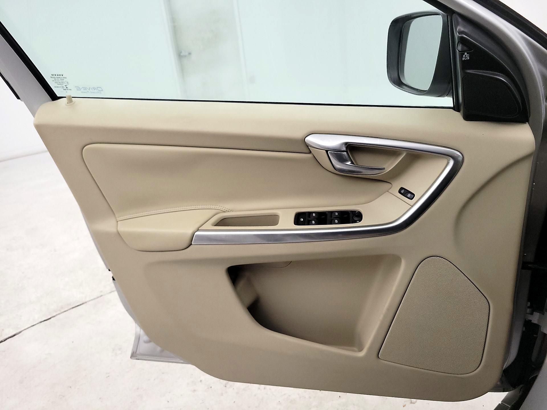 Thumbnail: 2015 Volvo XC60 - 10