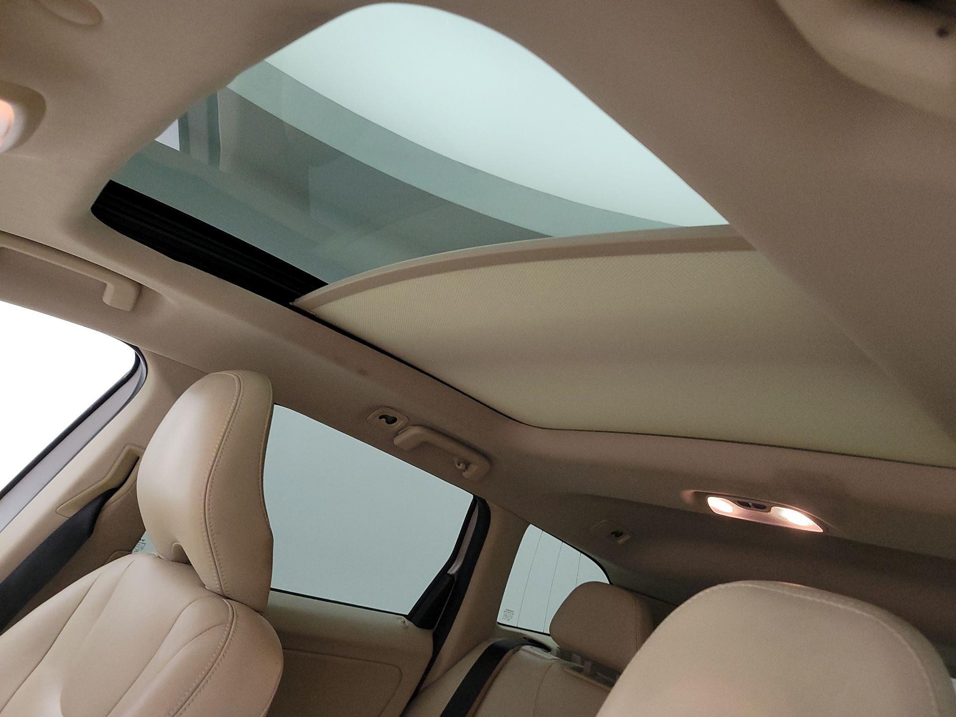 Thumbnail: 2015 Volvo XC60 - 17