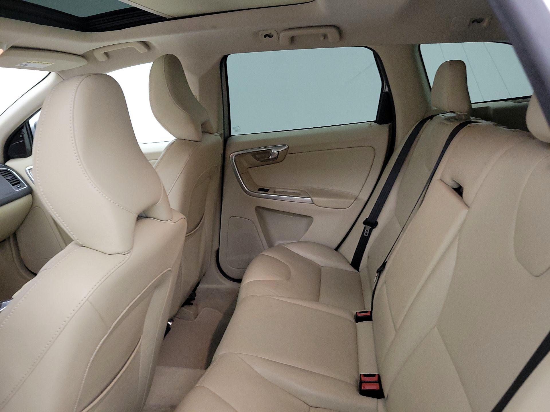 Thumbnail: 2015 Volvo XC60 - 18
