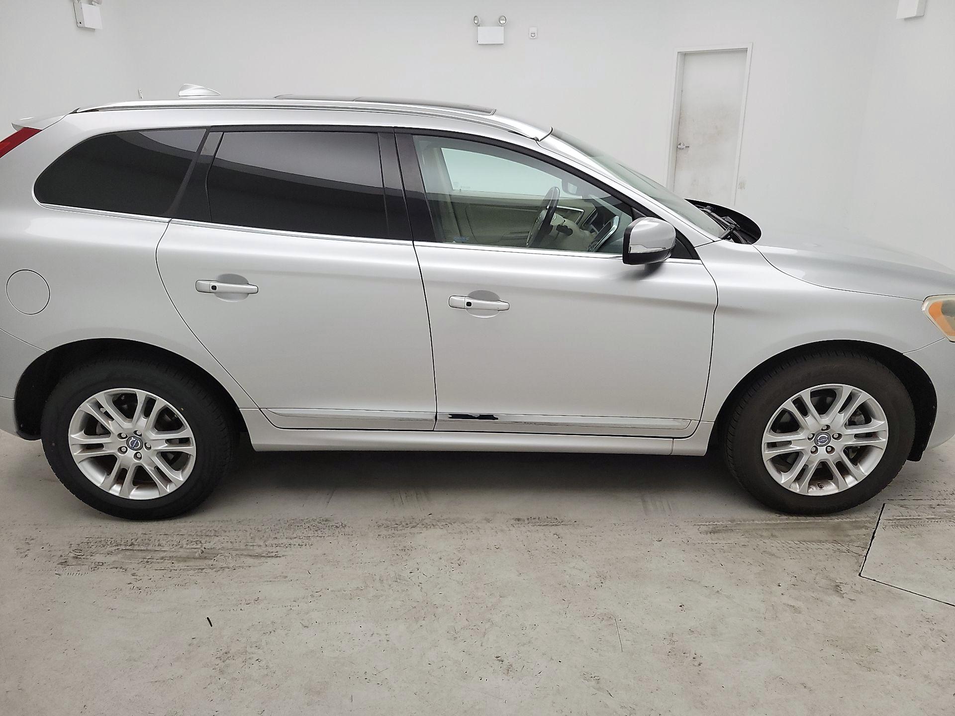 Thumbnail: 2015 Volvo XC60 - 4