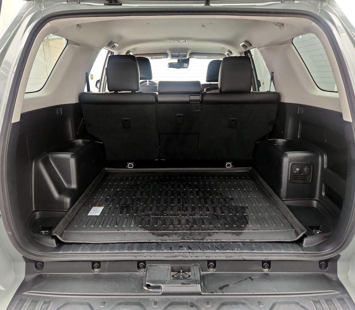 Trunk/Cargo (Seats Up)