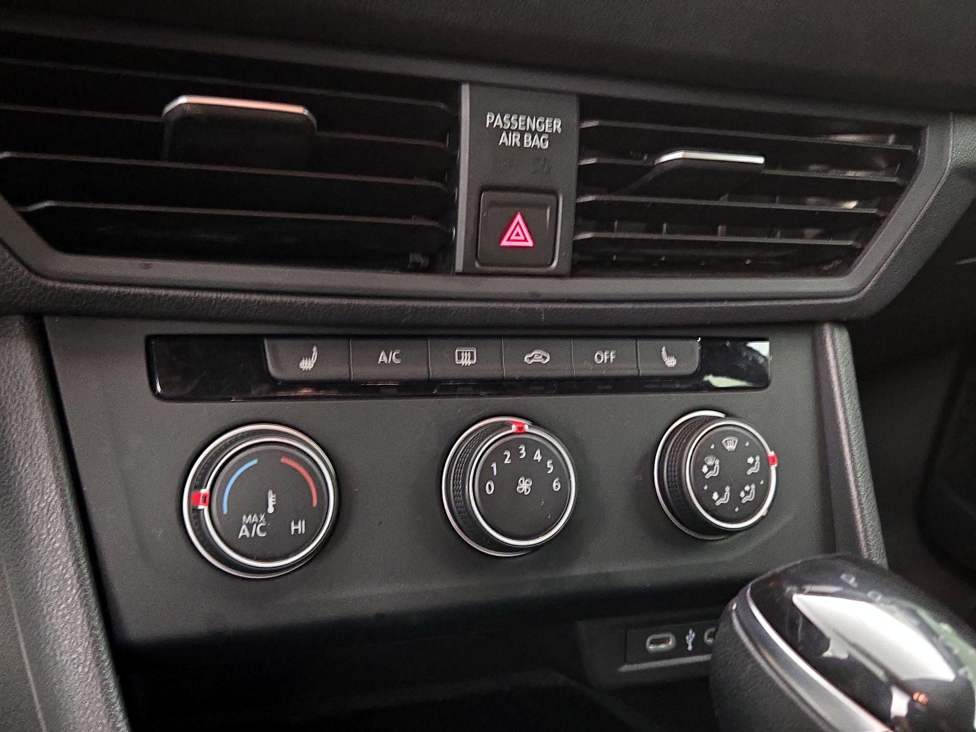 Thumbnail: 2024 Volkswagen Jetta - 16