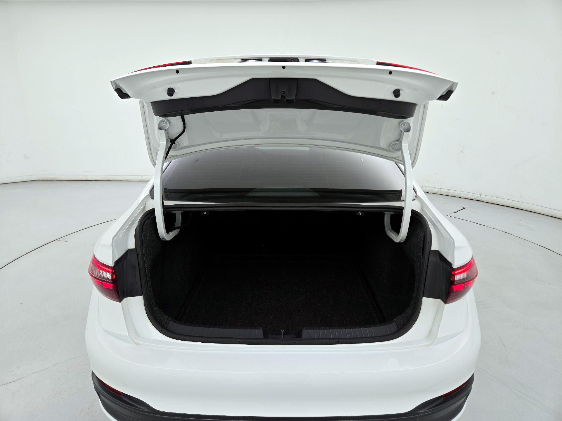 Thumbnail: 2024 Volkswagen Jetta - 20