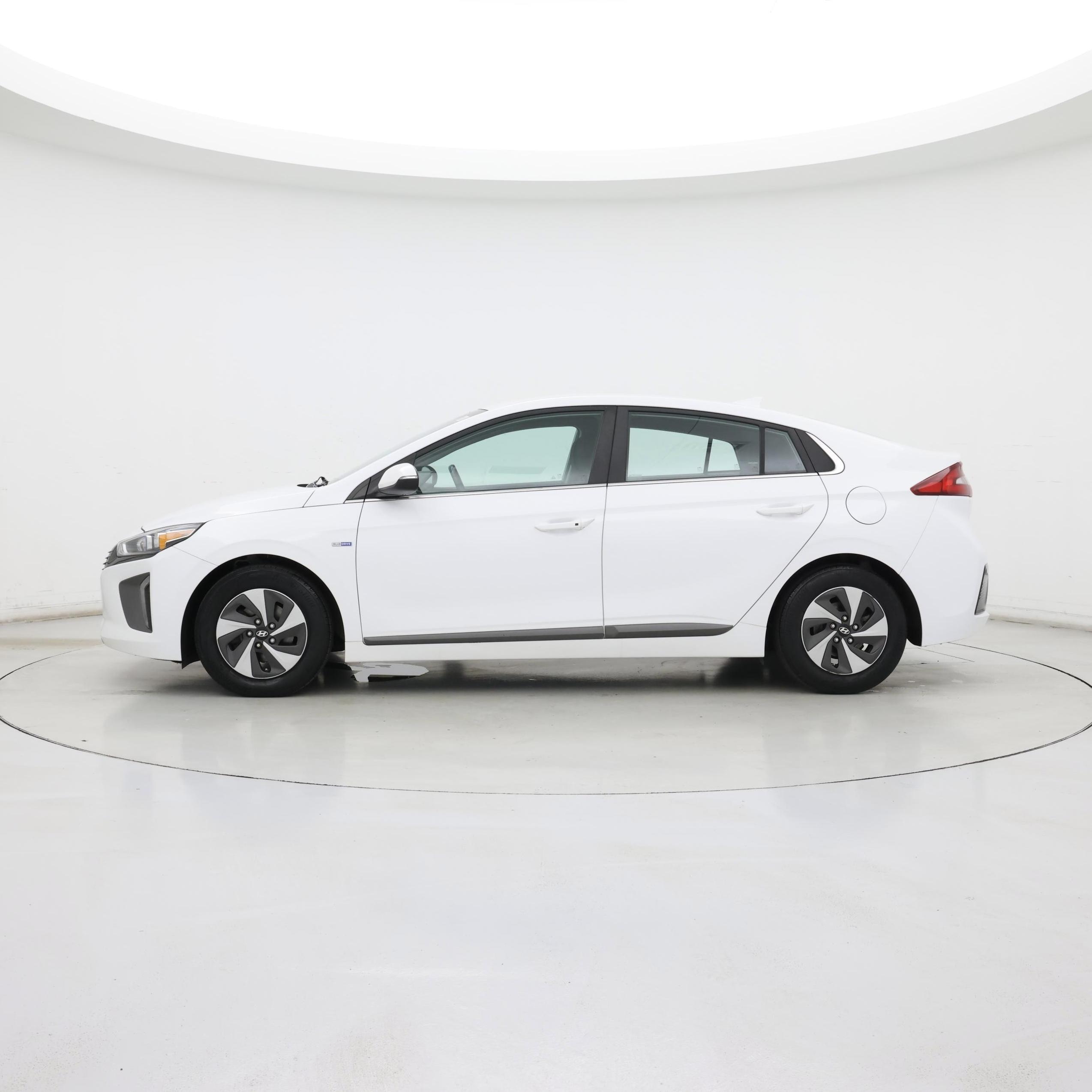 Thumbnail: 2019 Hyundai Ioniq - 3