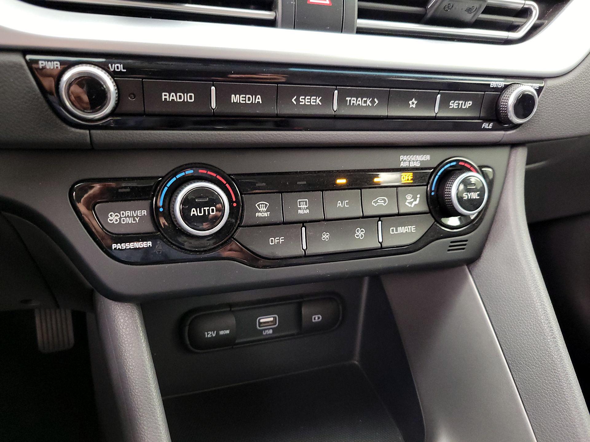 Thumbnail: 2020 Kia Niro - 16